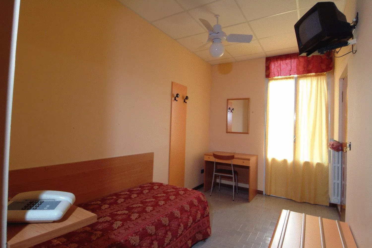 Classic Single Room with Balcony in Hotel San Geminiano