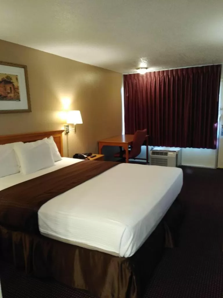 Bed in Knights Inn San Antonio near Frost Bank Center