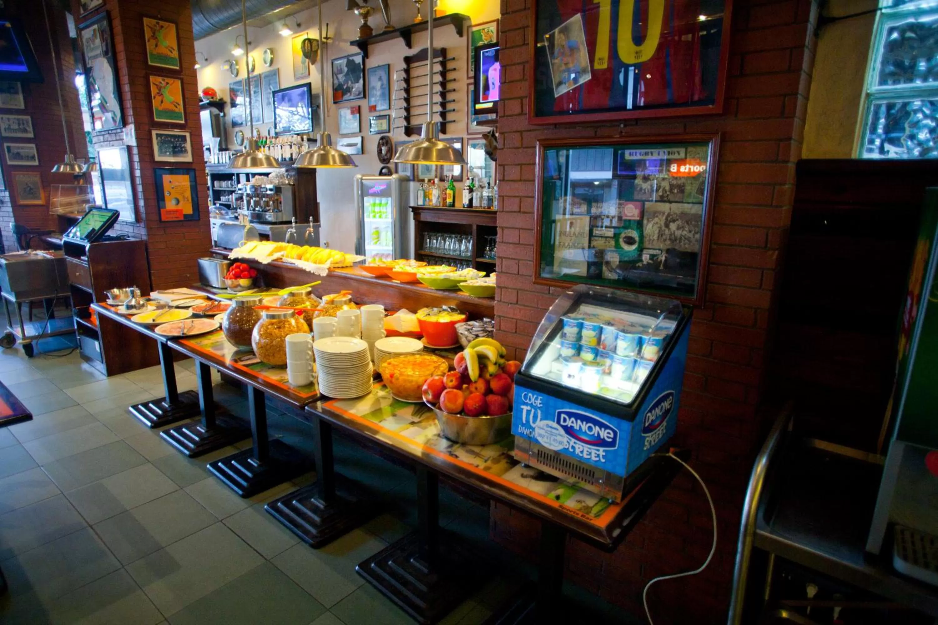 Restaurant/places to eat in Hotel Subur