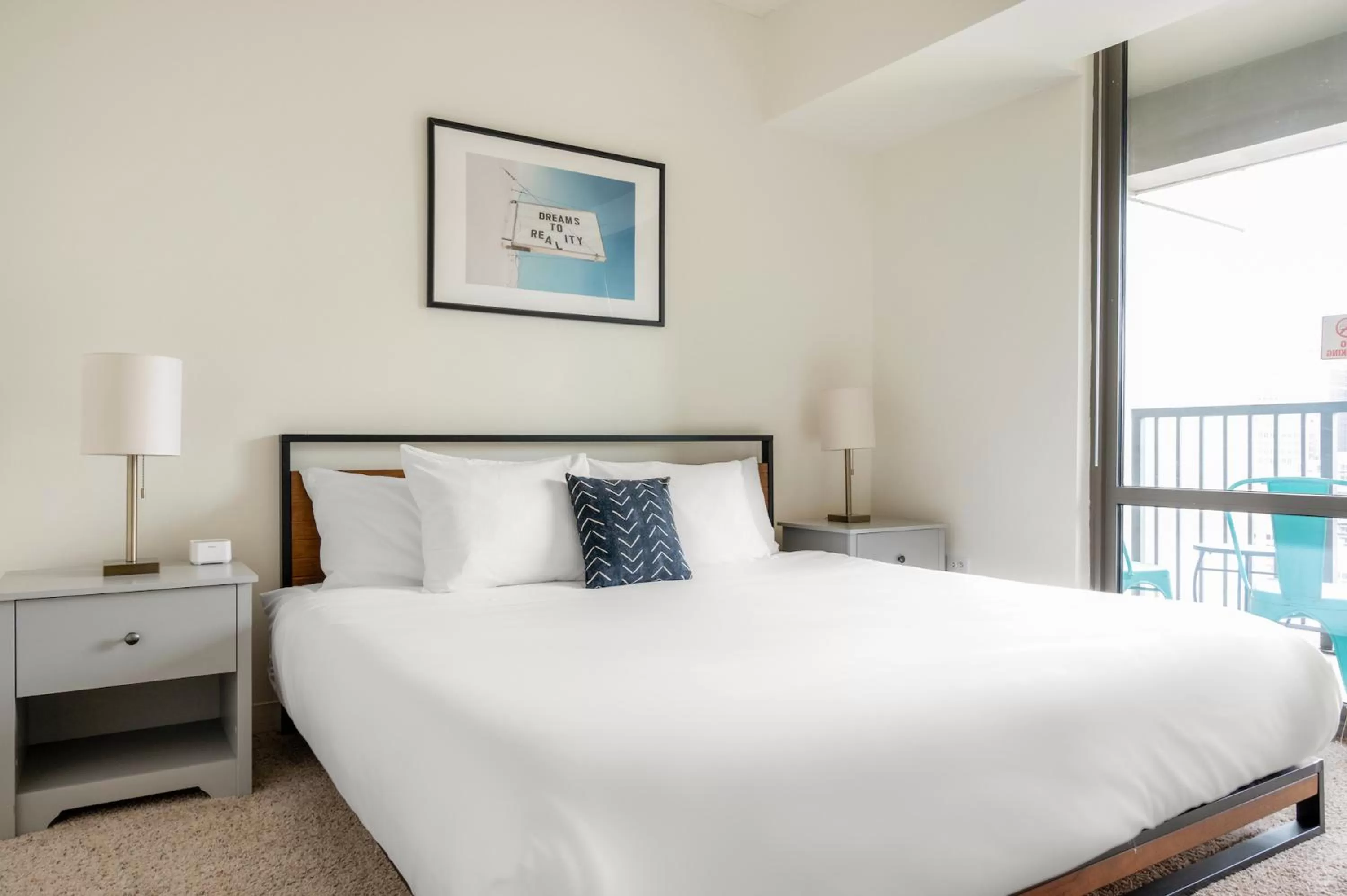 One-Bedroom Apartment in Kasa South Loop Chicago