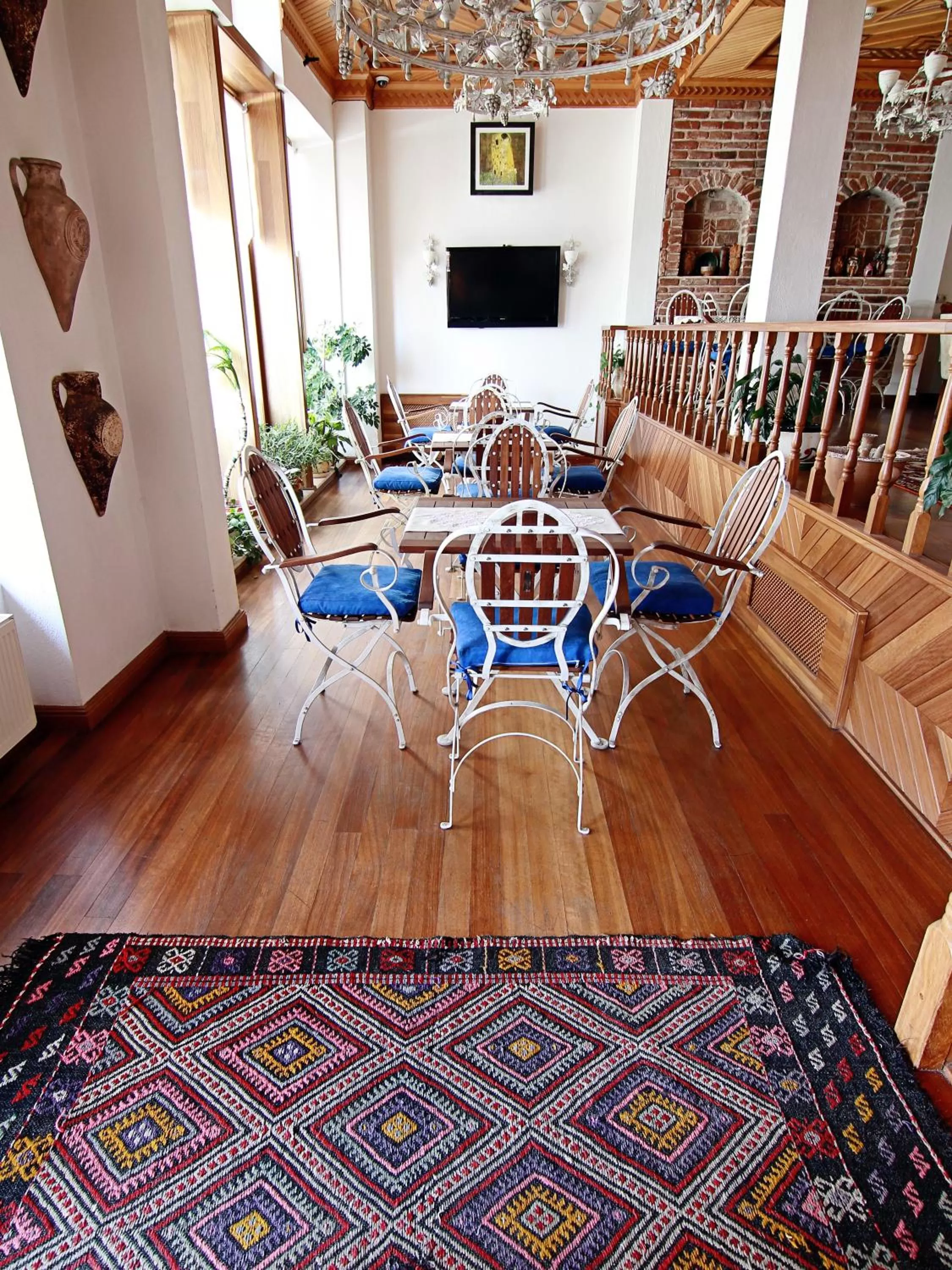 Restaurant/places to eat in Hotel Des Etrangers - Special Category