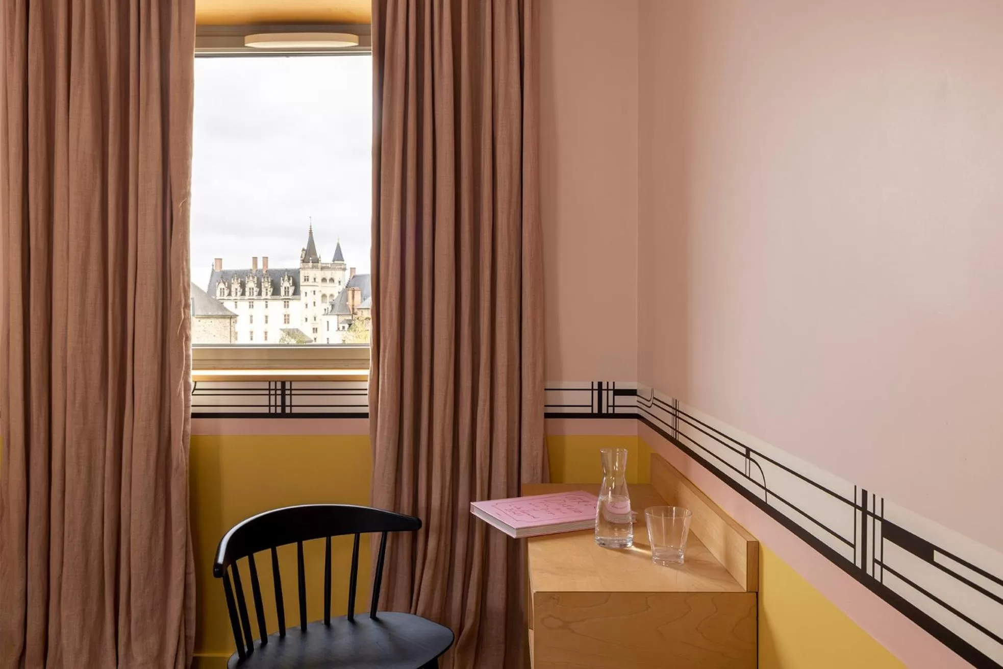 City view in LHotel - face au château - boutique hôtel et séminaires