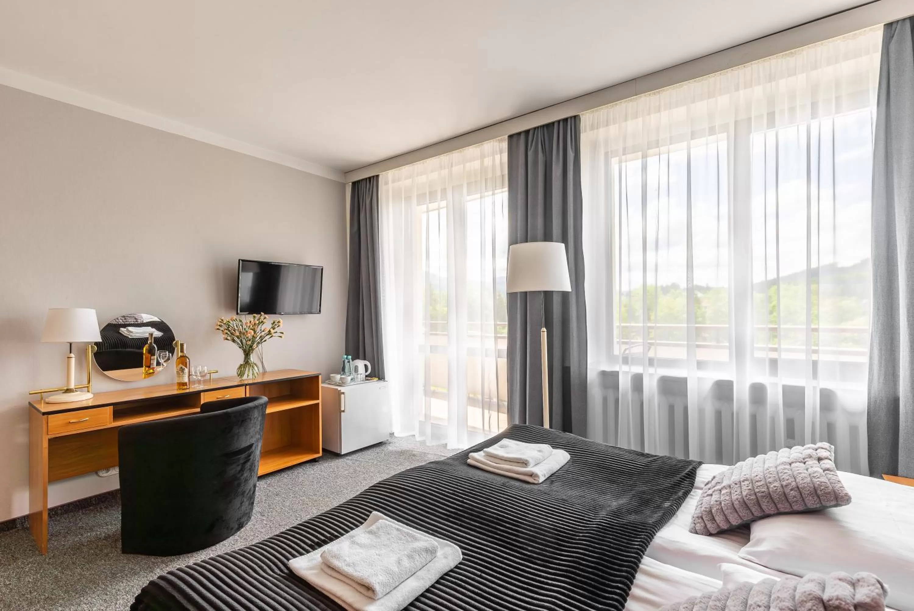 Photo of the whole room, Bed in Hotel Helios 300m od Krupówek nowy BASEN od 12 lipca