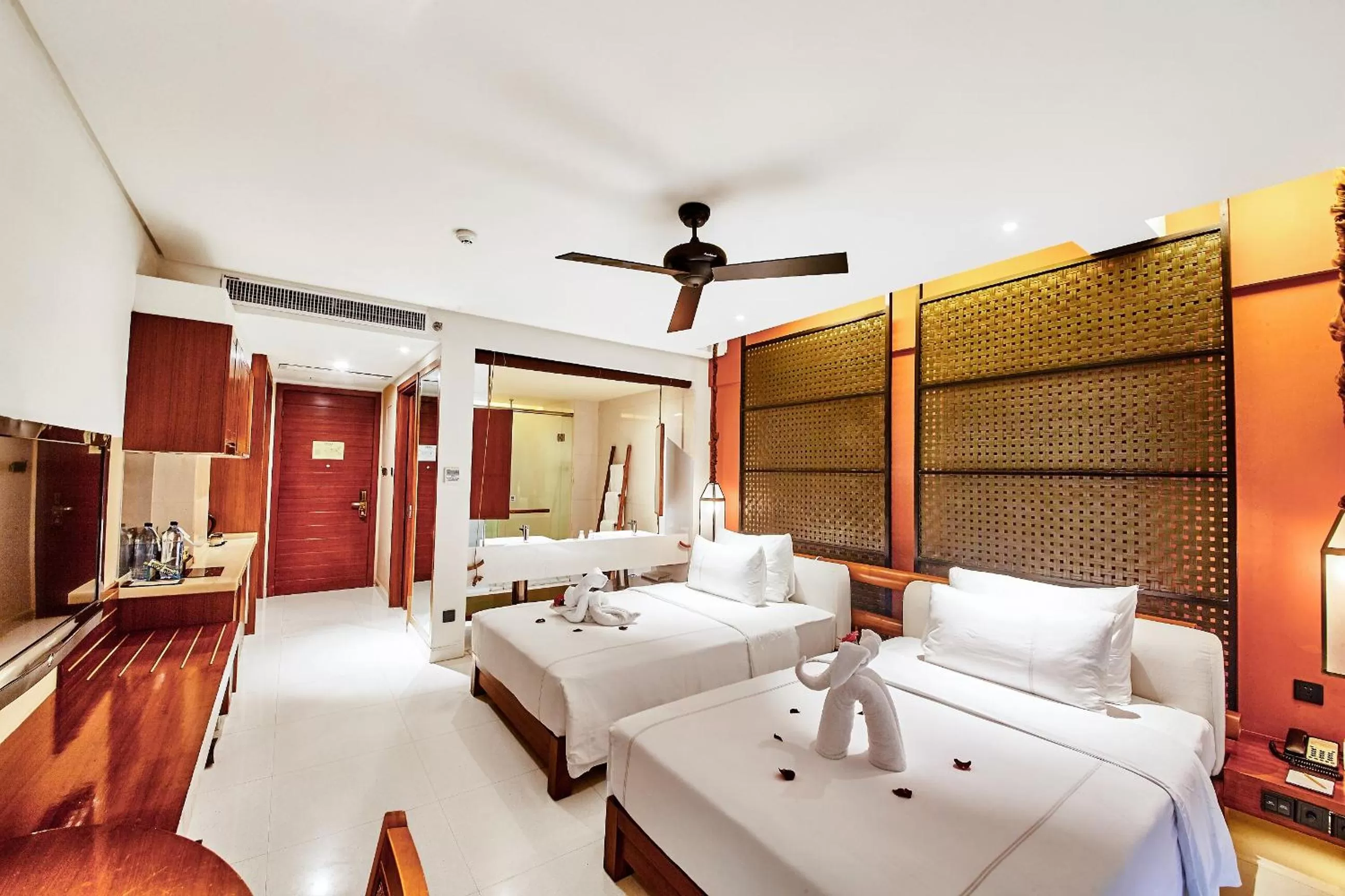 Bed in Ocean Sonic Resort Sanya