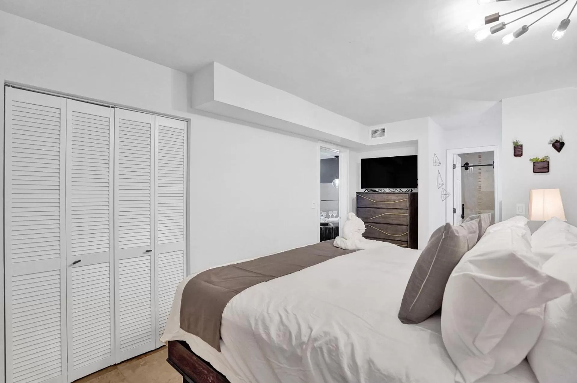 Other, Bed in RA suites