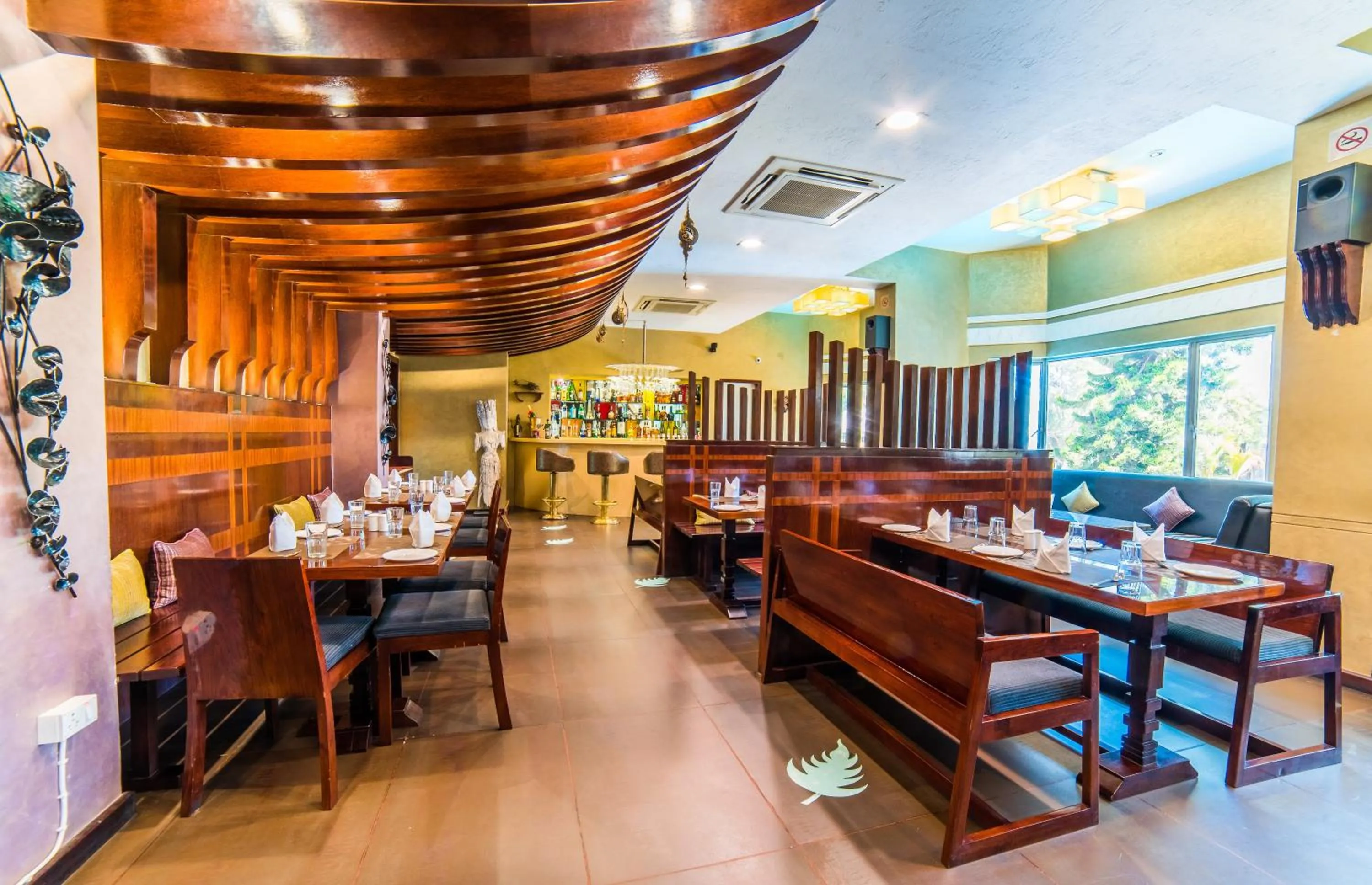 Restaurant/places to eat in Hotel Hillock