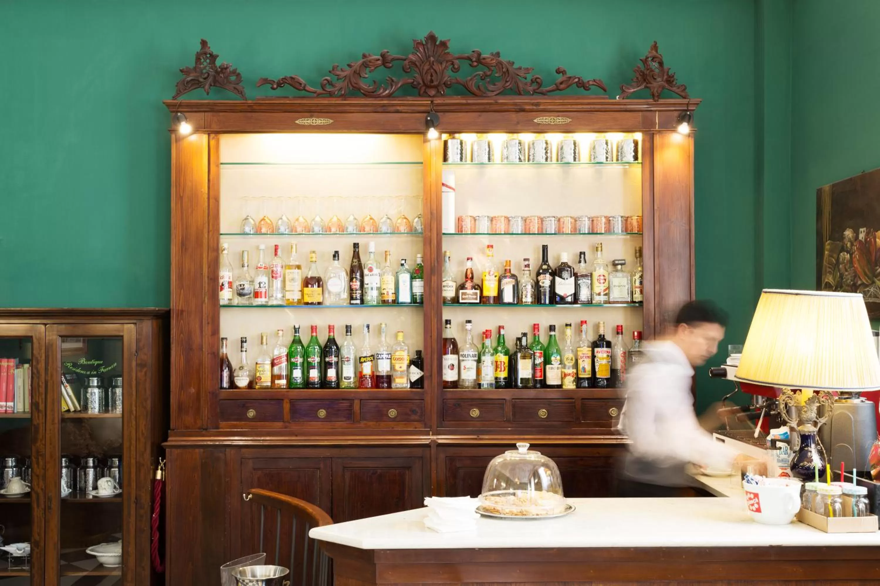 Communal lounge/ TV room in Hotel Residenza In Farnese