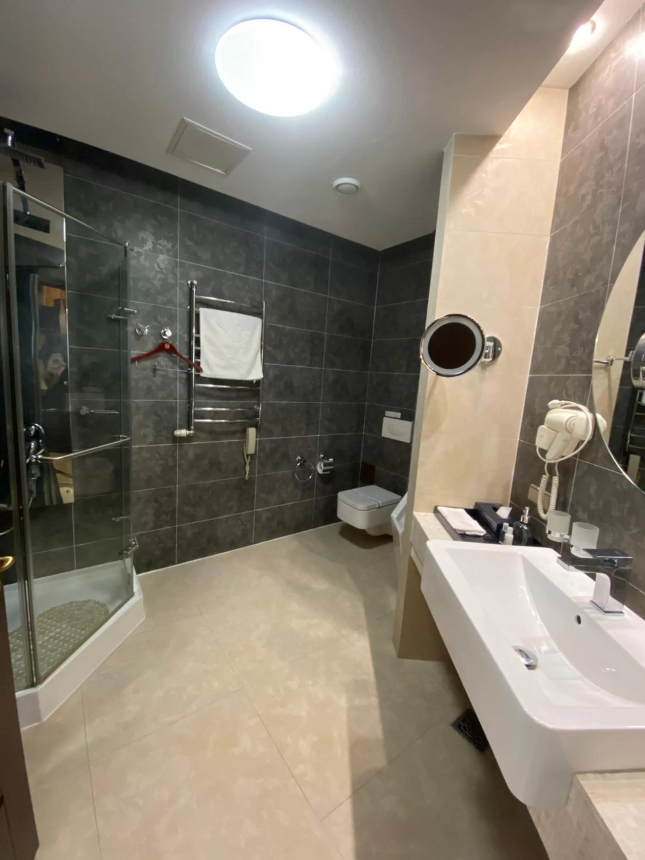 Shower in Hotel Feride