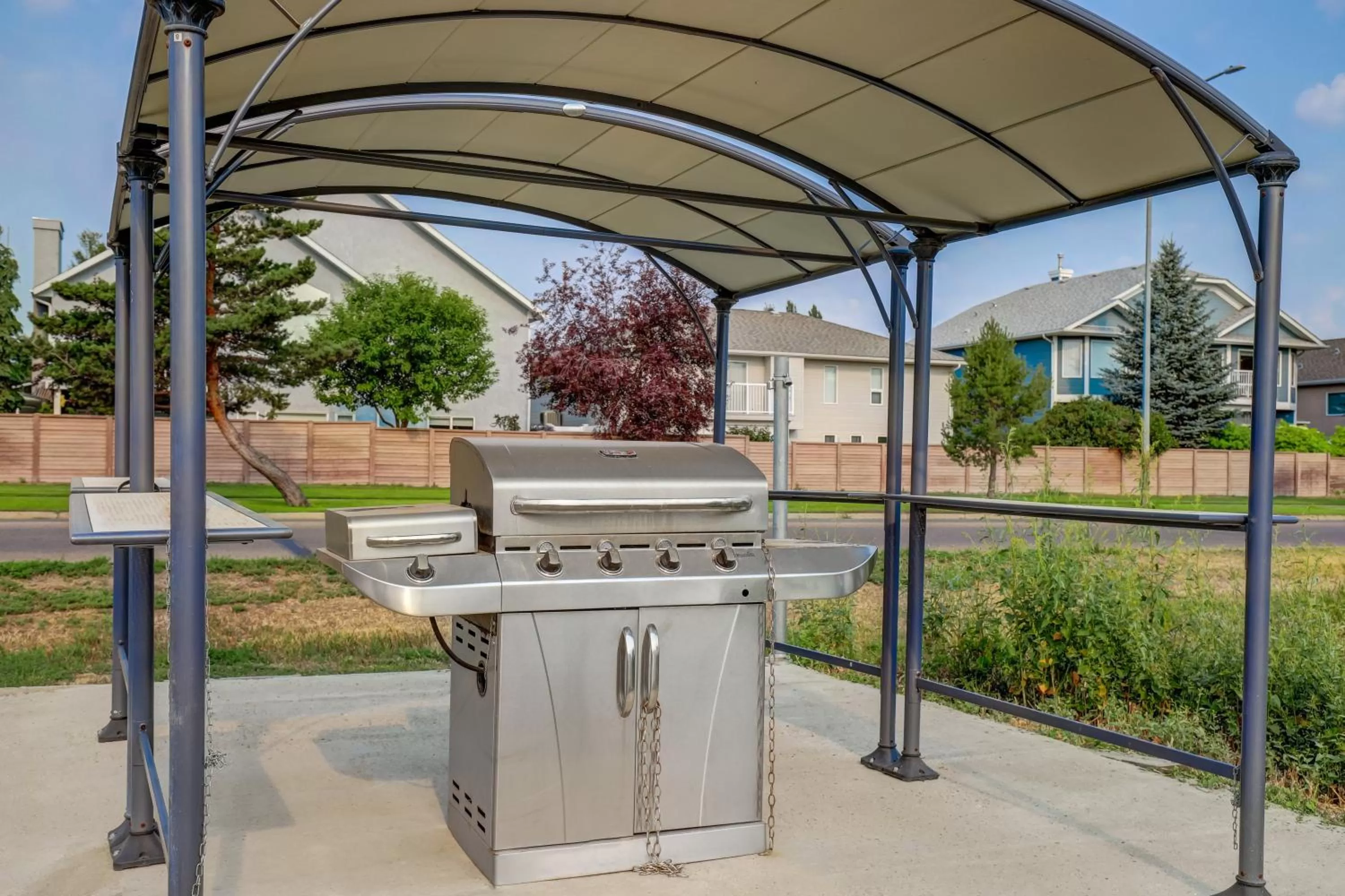 Restaurant/places to eat in Motel 6 Brooks AB