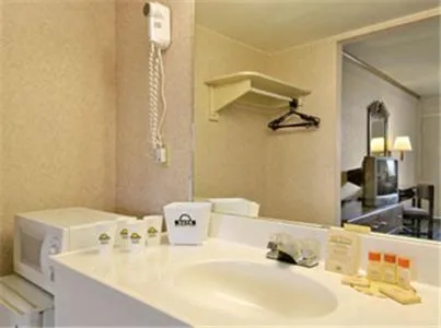 Bathroom in Americas Best Value Inn-Pocomoke City