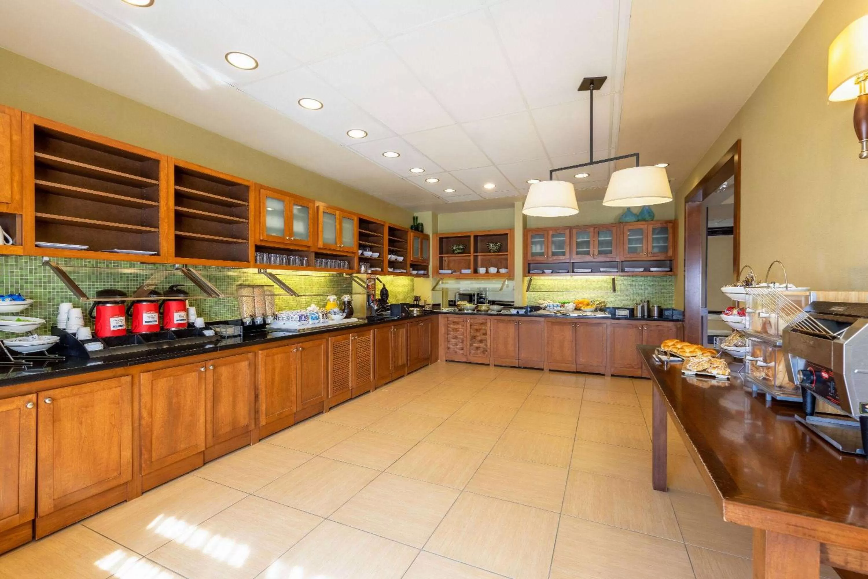 Breakfast in Wyndham Garden Kansas City Airport