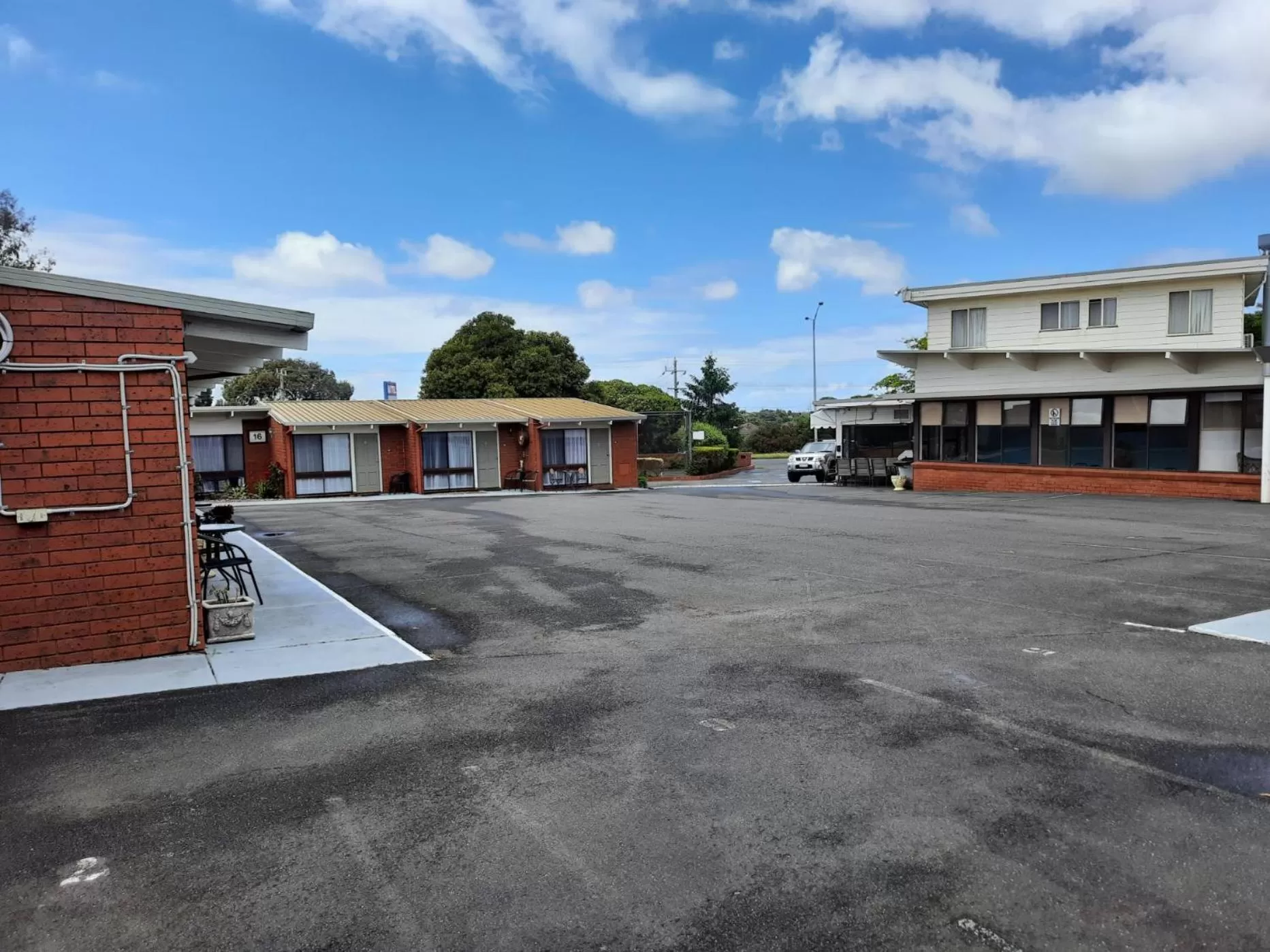 Inner courtyard view in Abbotswood Motor Inn