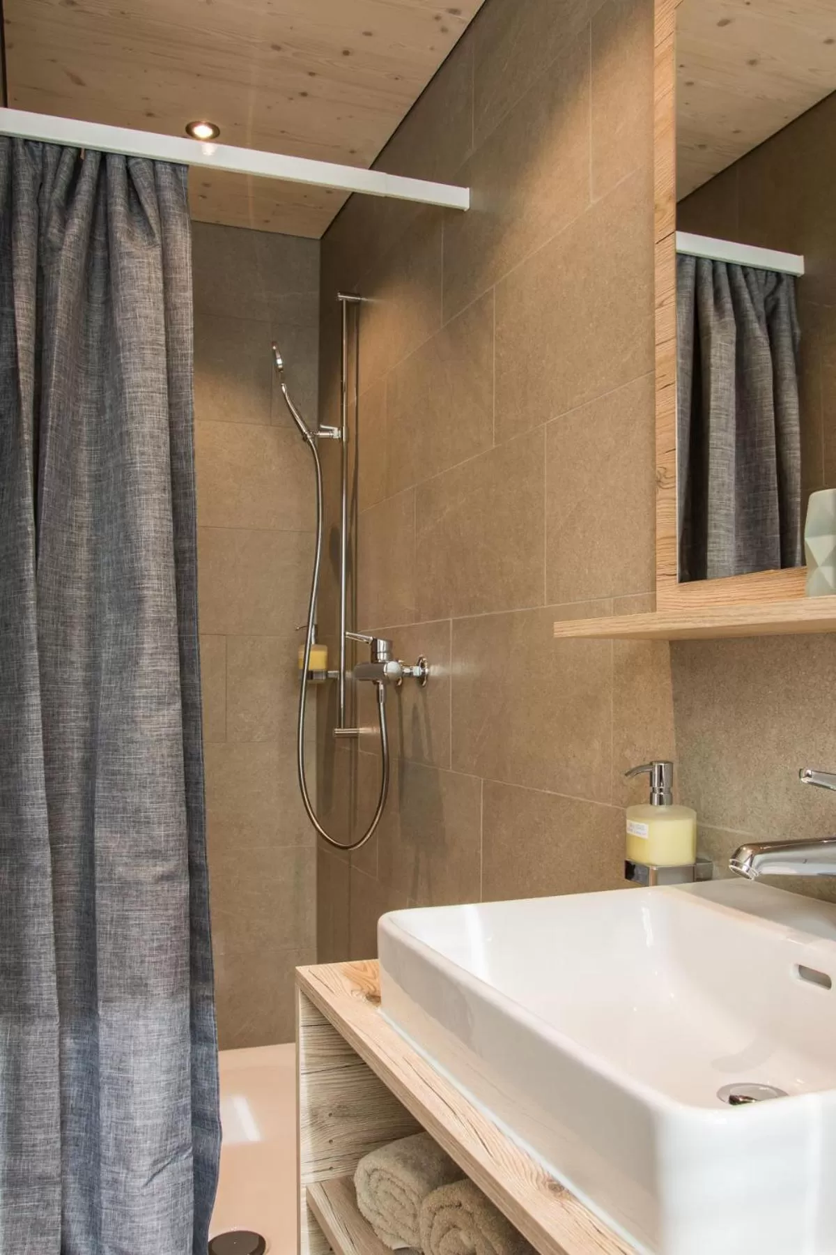 Bathroom in kroneLODGE - Self-Check-In Hotel