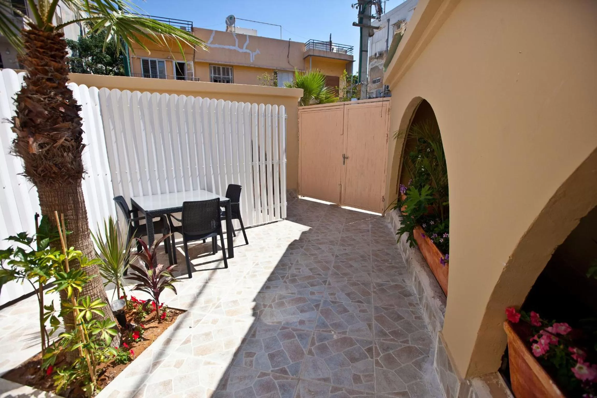 Patio in Geula Suites BY RAPHAEL HOTELS