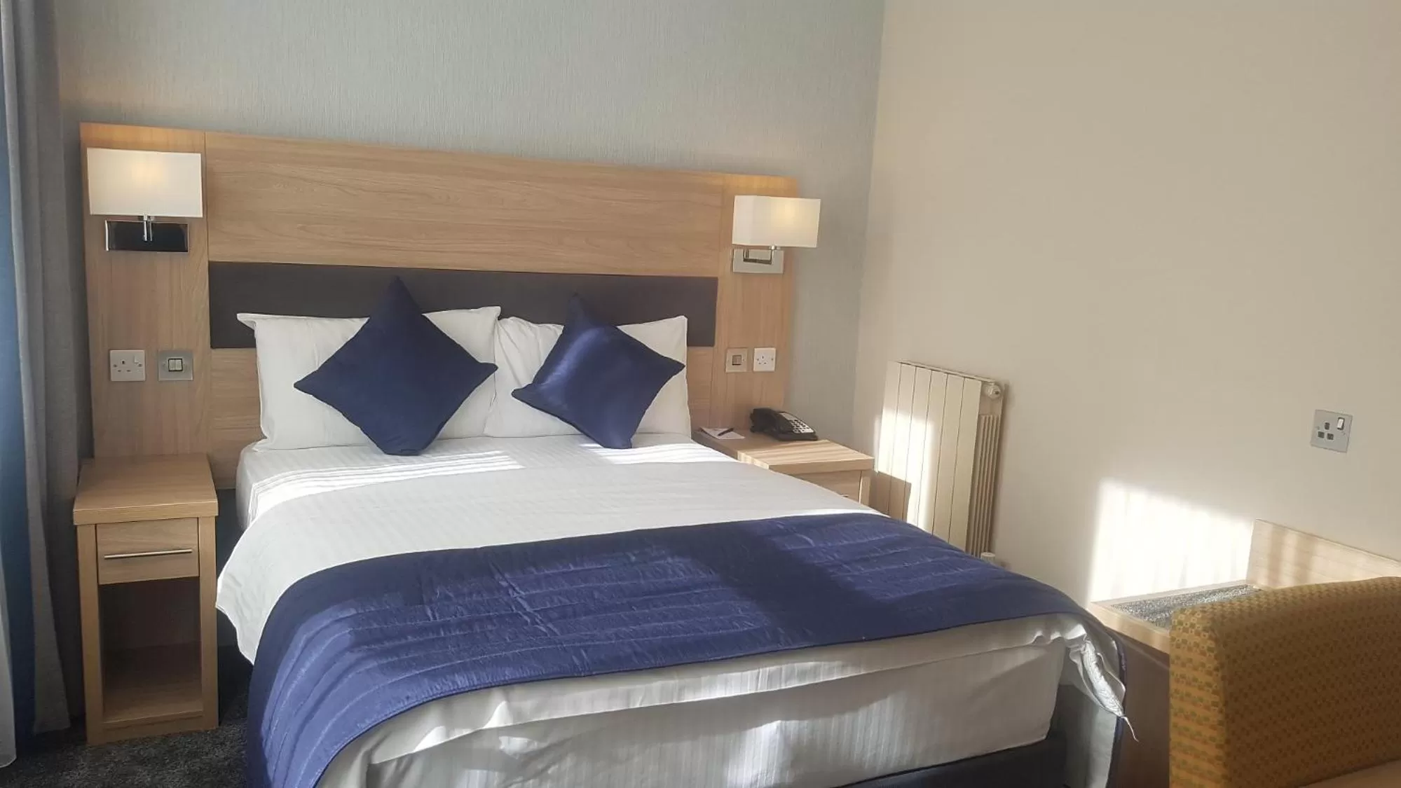 Photo of the whole room, Bed in The Empress Hotel