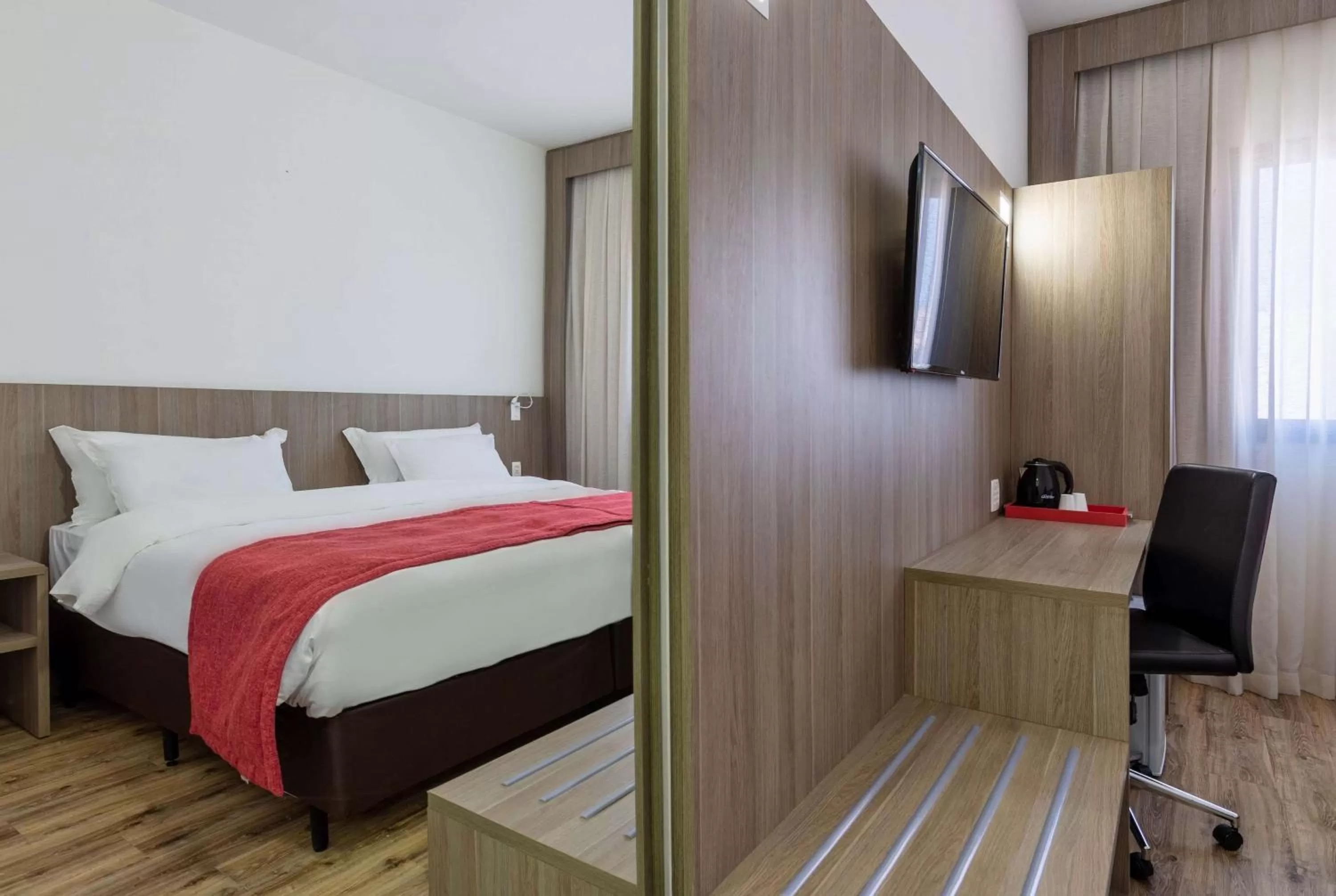 Photo of the whole room, Bed in Ramada Encore by Wyndham São Paulo Osasco