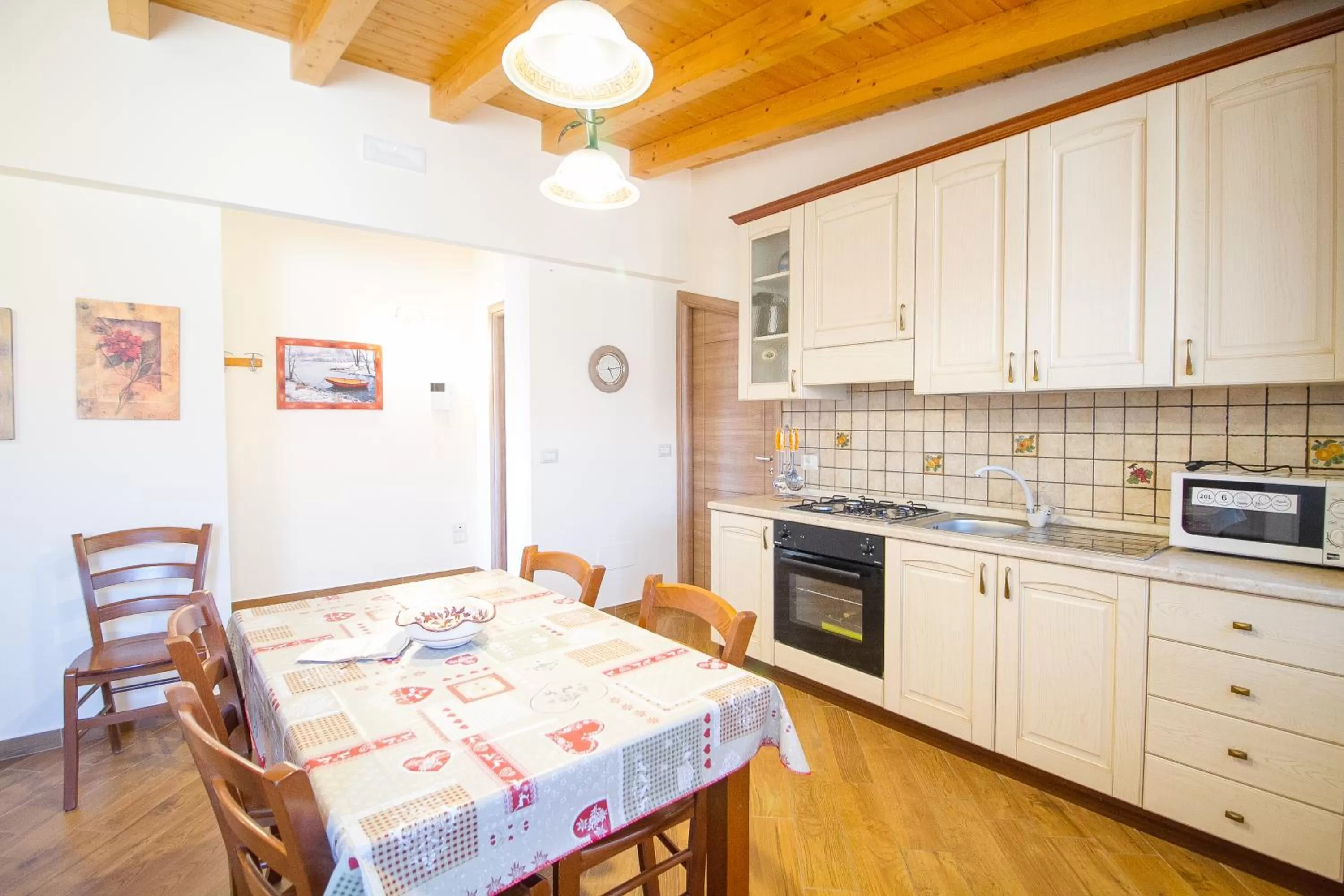 Kitchen or kitchenette in Etna Royal View