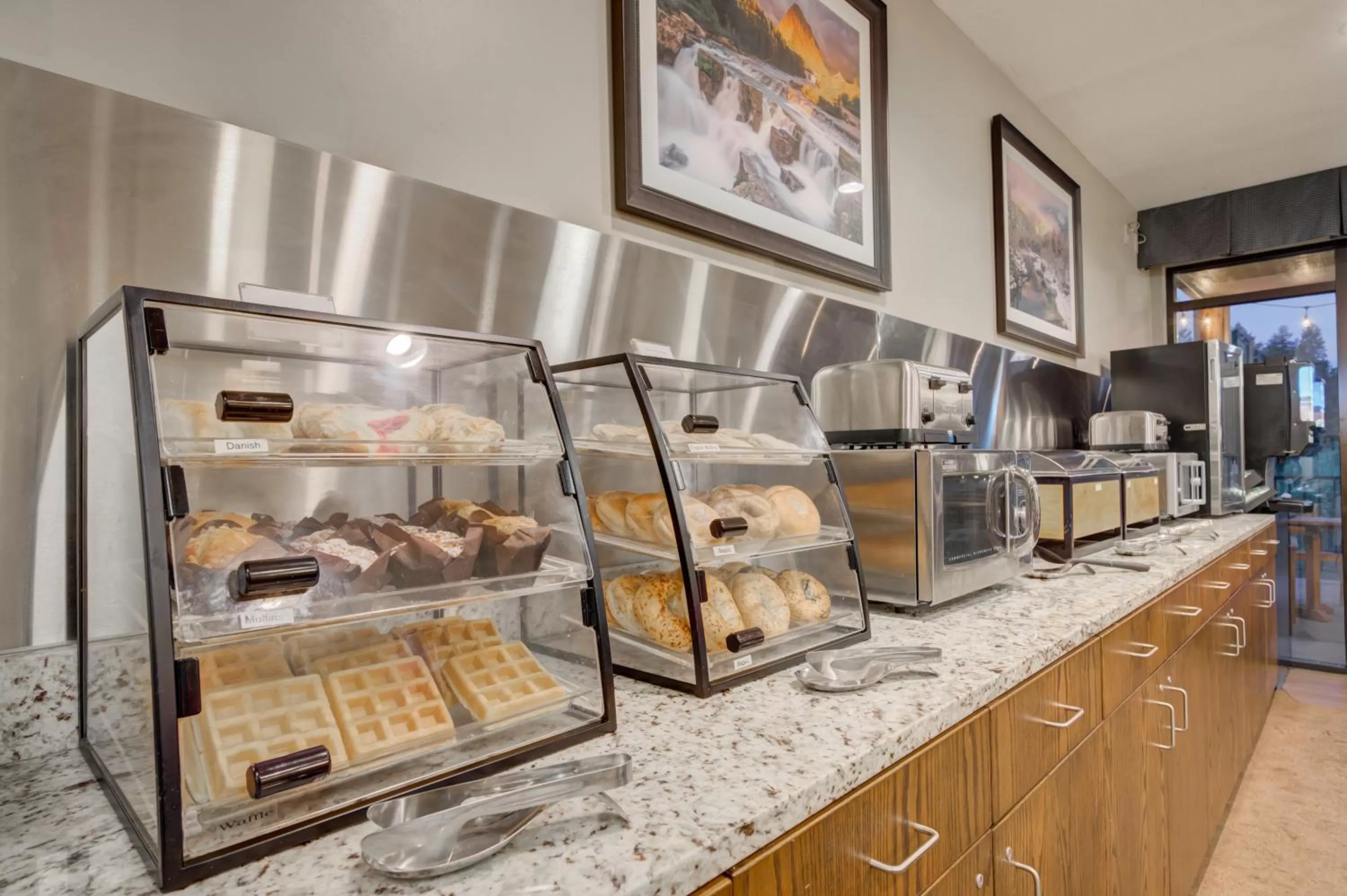 Food and drinks in Whitefish Riverfront Hotel