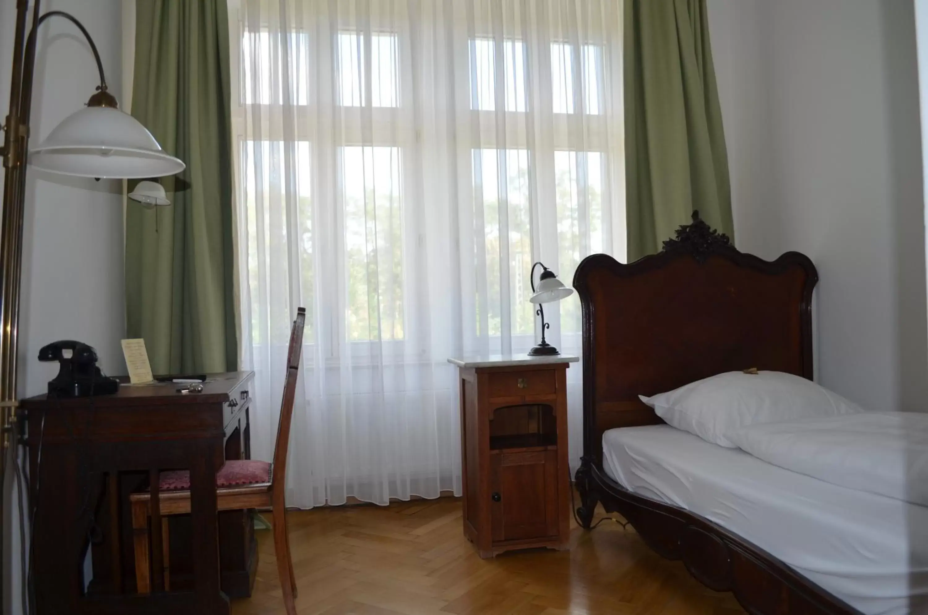 Standard Single Room in Jahrhunderthotel Leipzig Standard Single Room in Jahrhunderthotel Leipzig