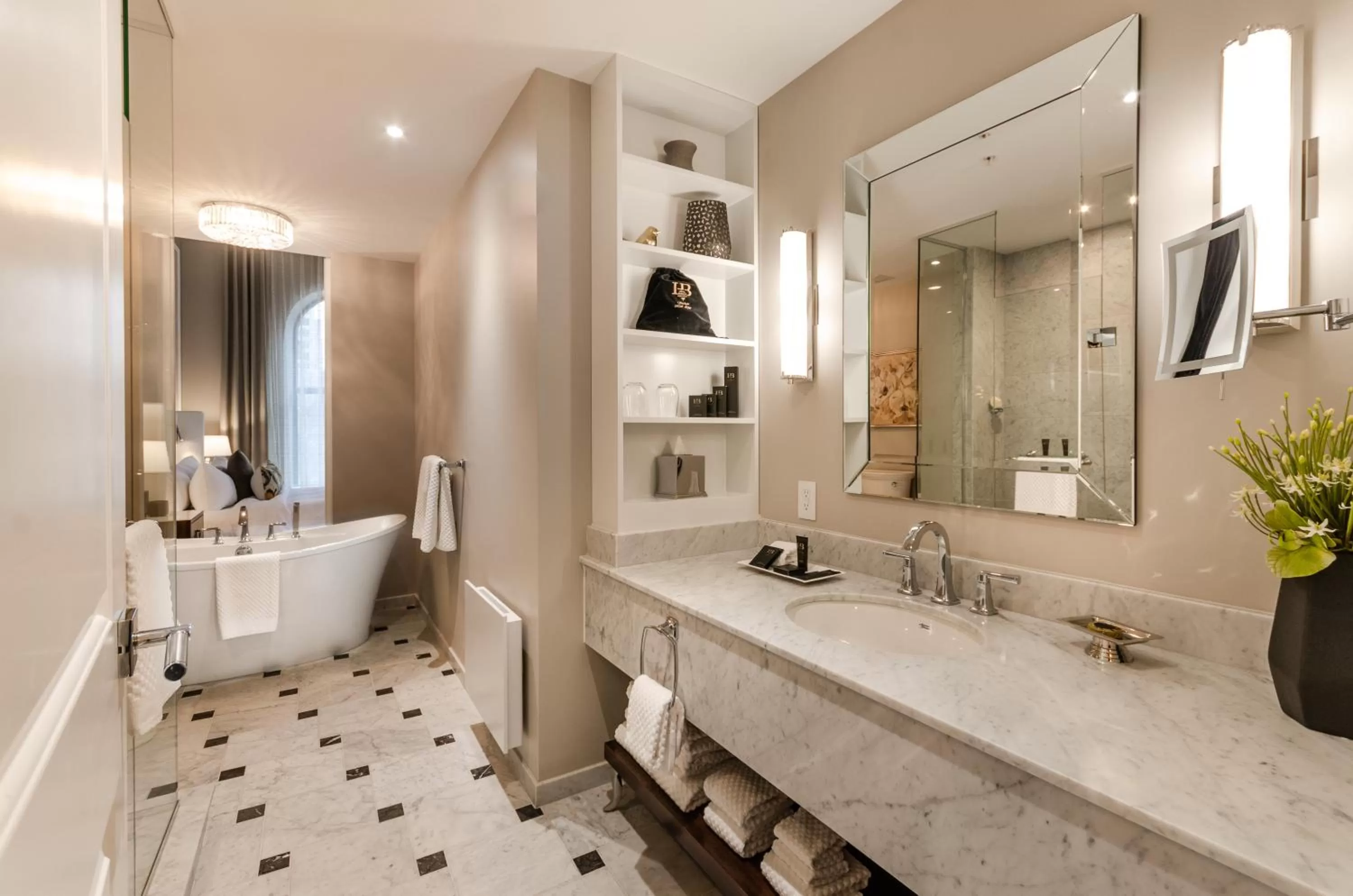 Bathroom in Hôtel Birks Montréal