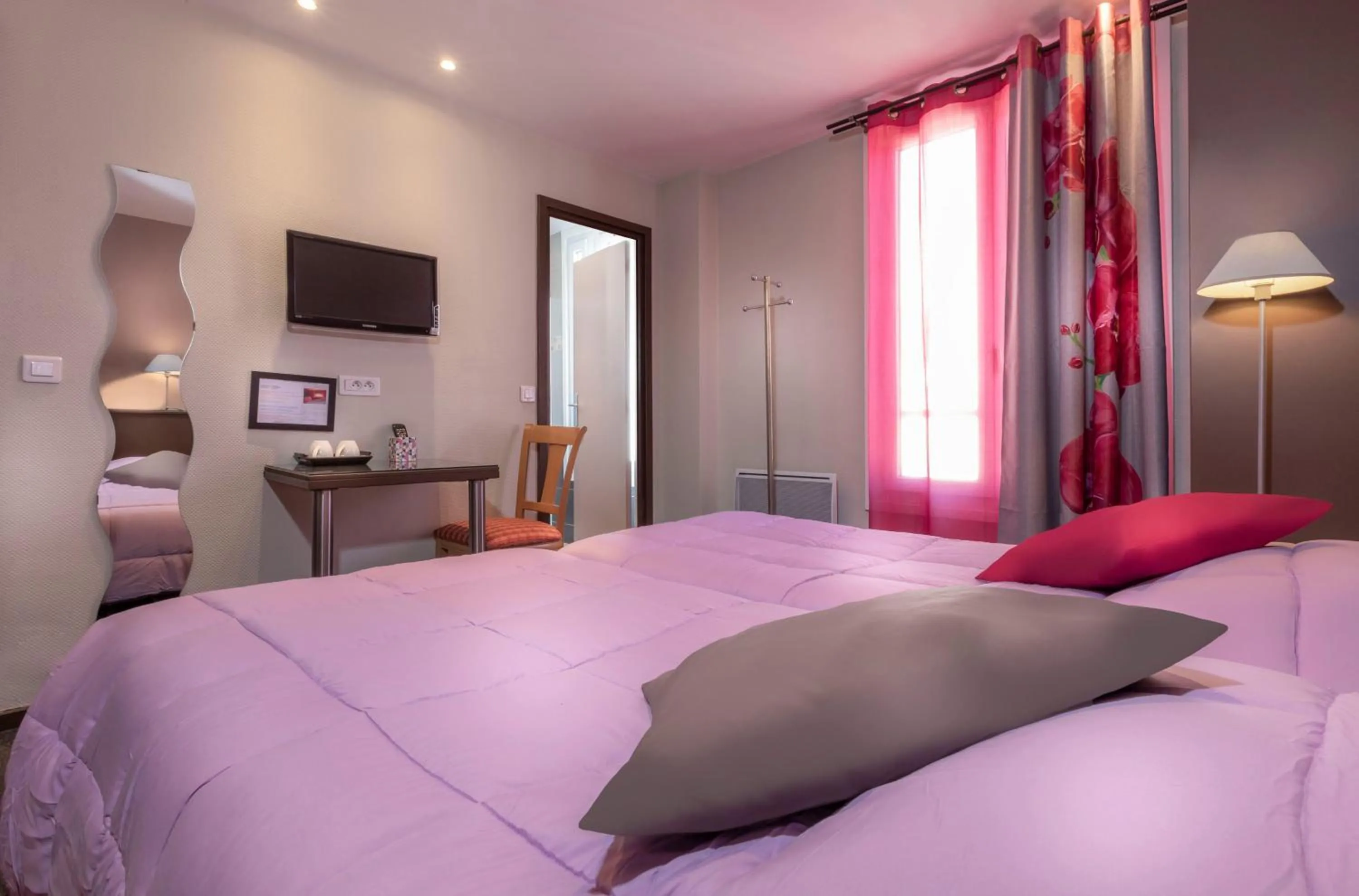 Bed in Hôtel Montsouris Orléans