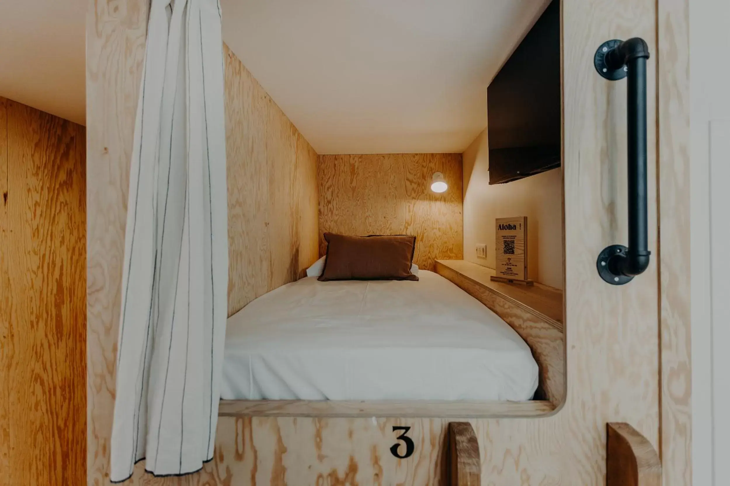 6-Bed Dormitory Room in Hôtel PALMITO 6-Bed Dormitory Room in Hôtel PALMITO