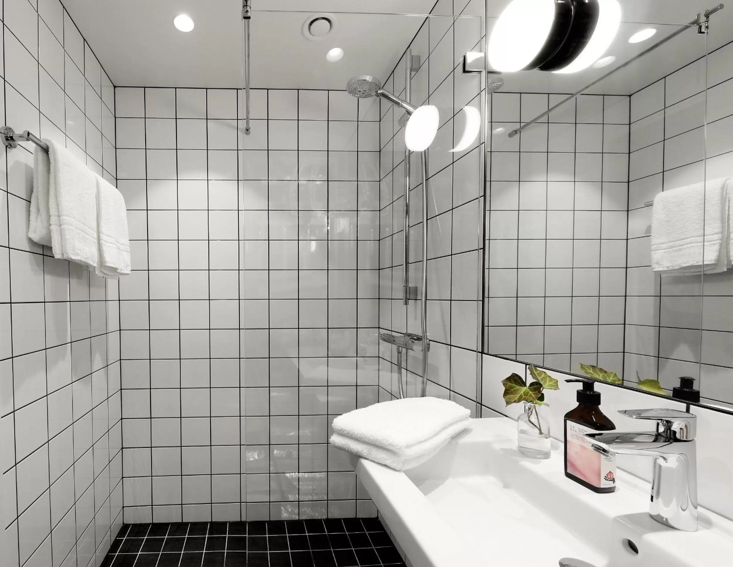 Toilet in Best Western Plus Ten Hotel