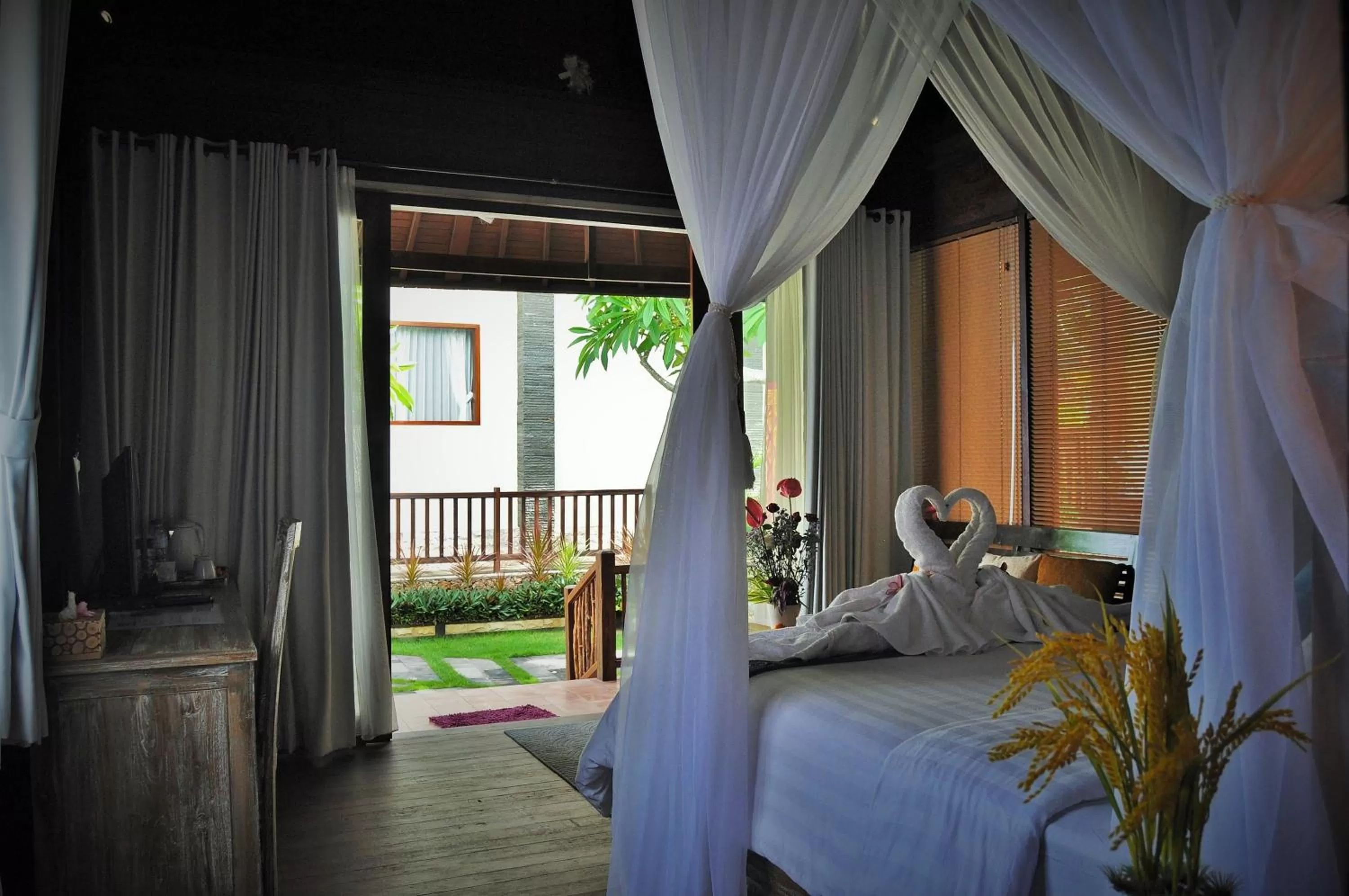 Balcony/Terrace, Bed in Ocean Terrace Suite And Spa Luxury