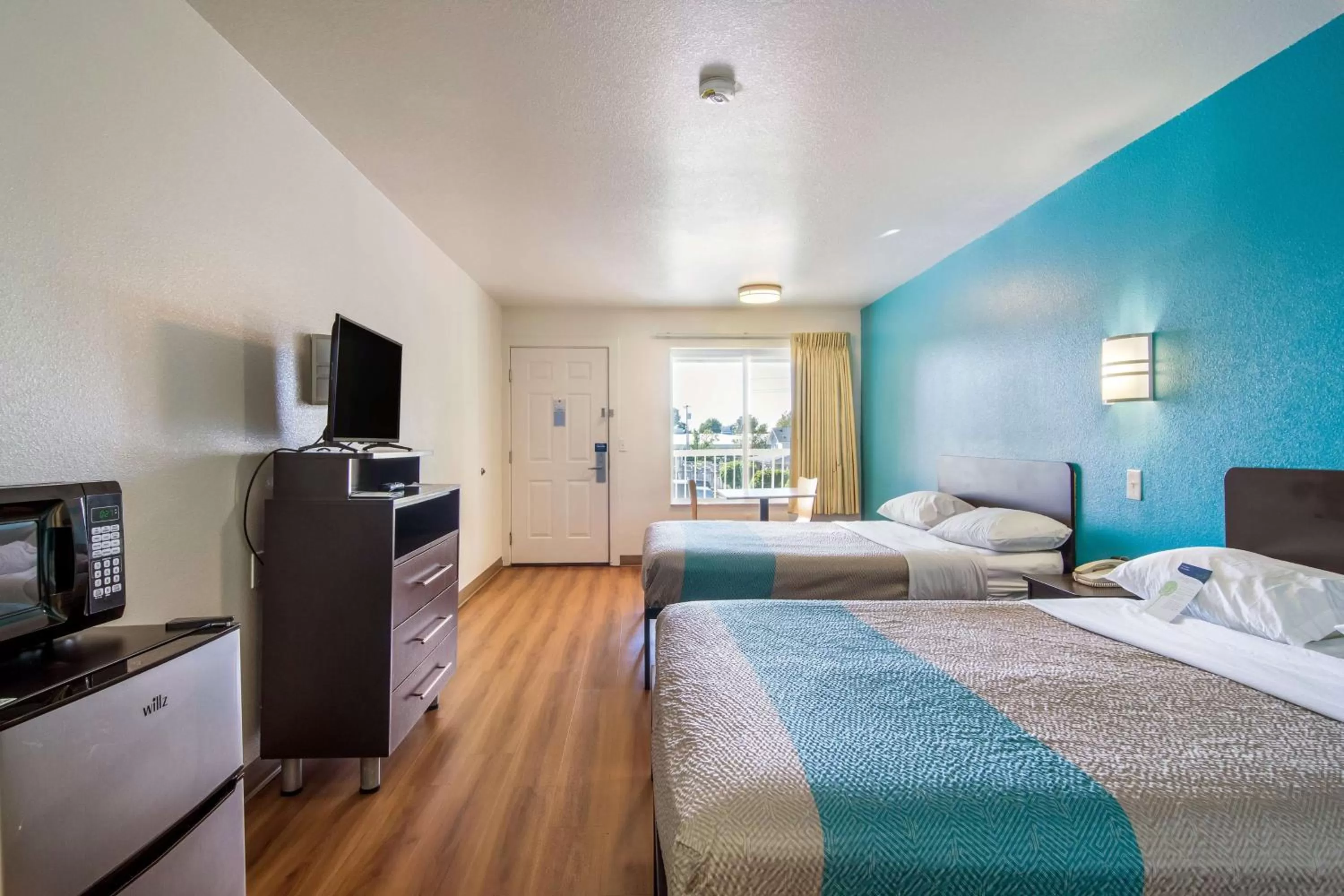 TV and multimedia, Bed in Motel 6 Portland Mall - 205