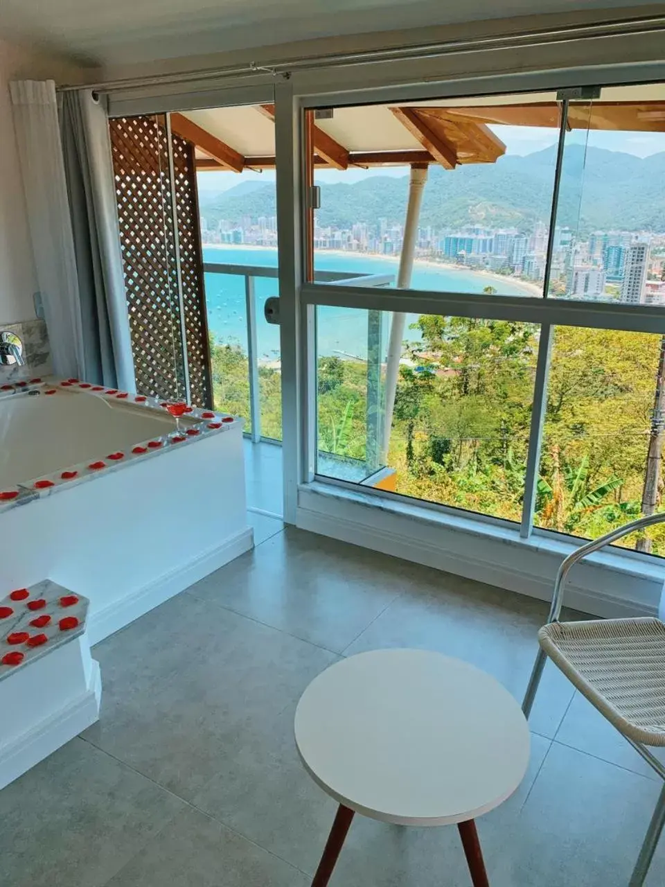 Suite with Hot Tub in Hotel Pousada 7 Mares Suite with Hot Tub in Hotel Pousada 7 Mares