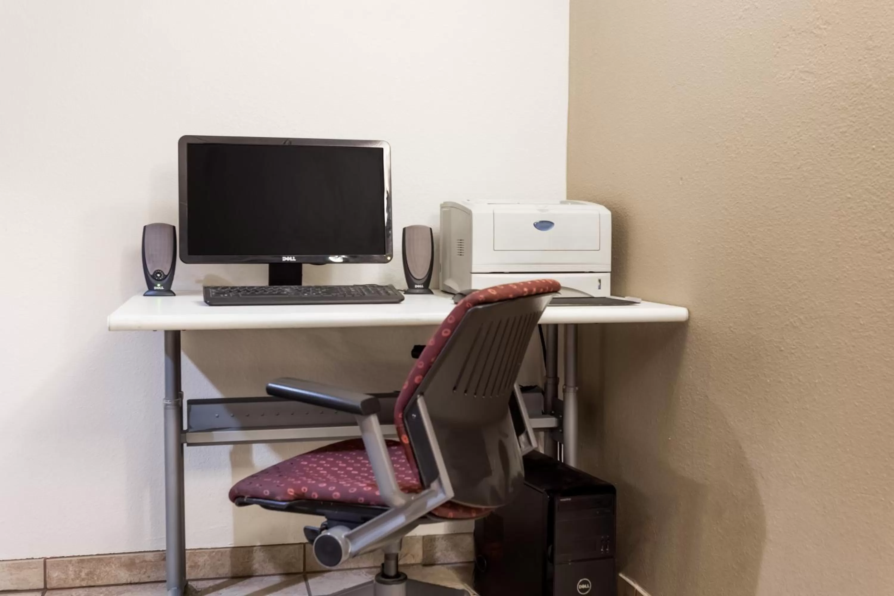 Business facilities in Super 8 by Wyndham Germantown/Milwaukee