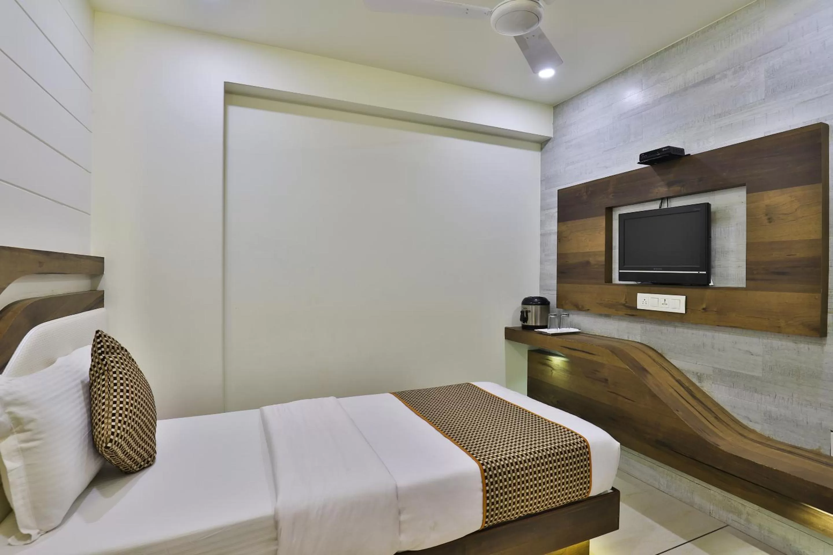 TV and multimedia, Bed in Hotel Pearl