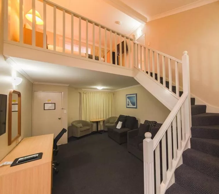 Seating area in Harbour Sails Motor Inn