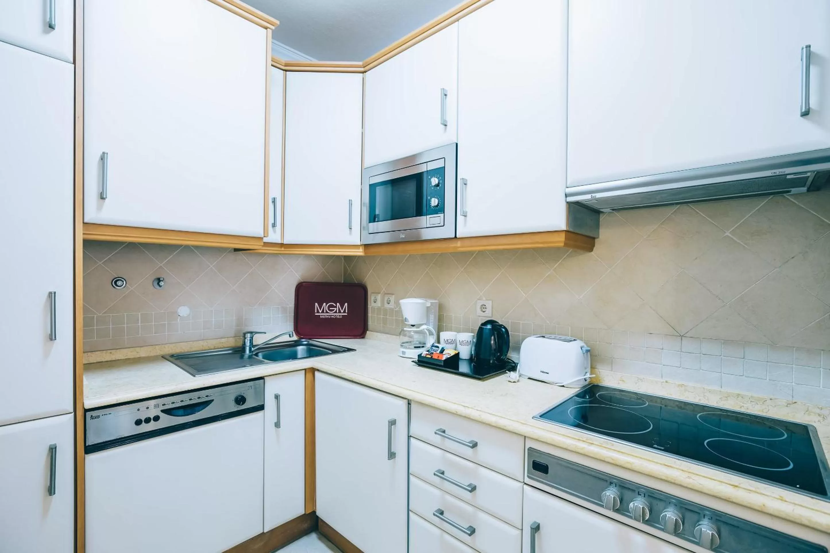 kitchen in Grand Muthu Forte do Vale