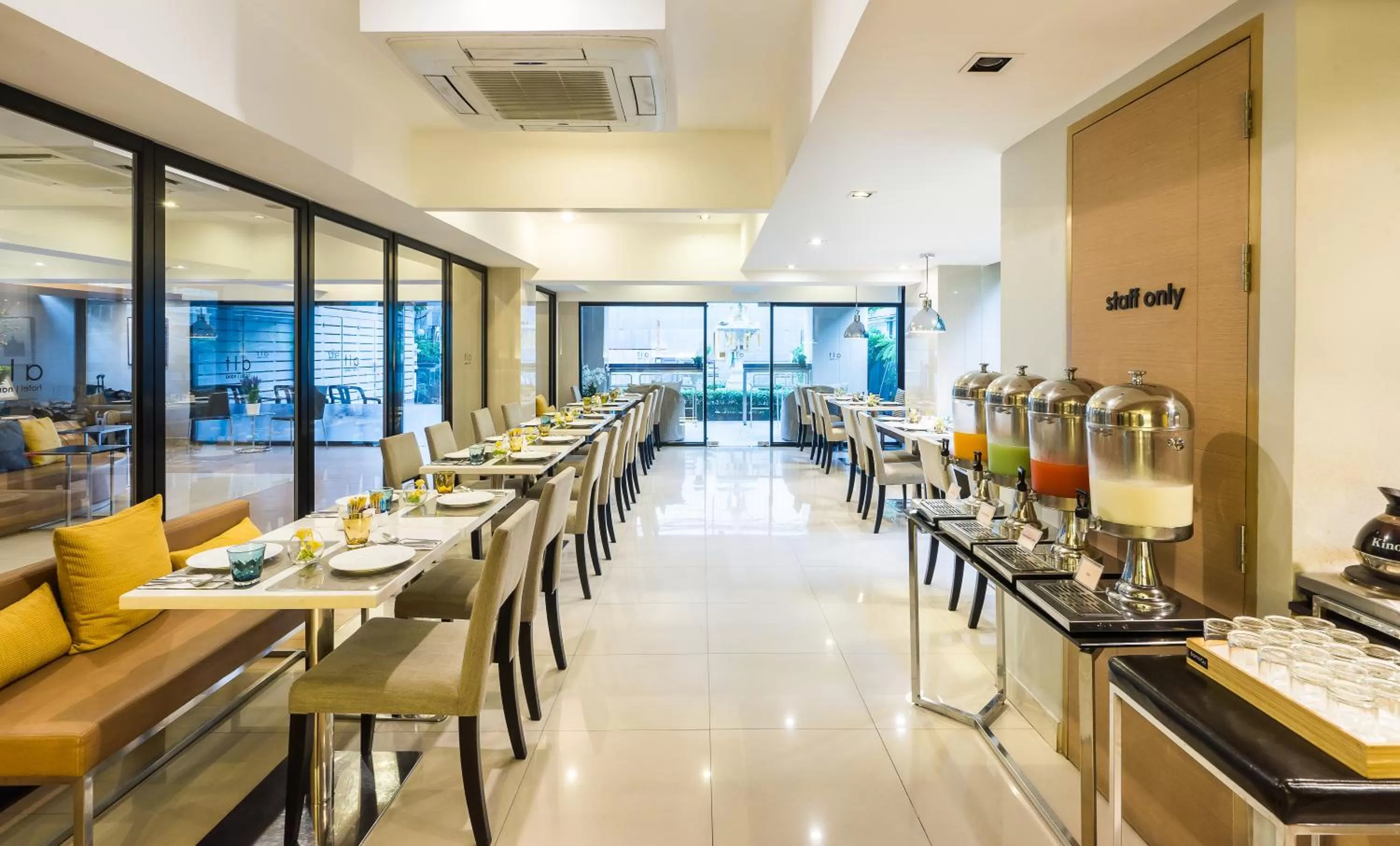 Restaurant/places to eat in Alt Hotel Nana by UHG