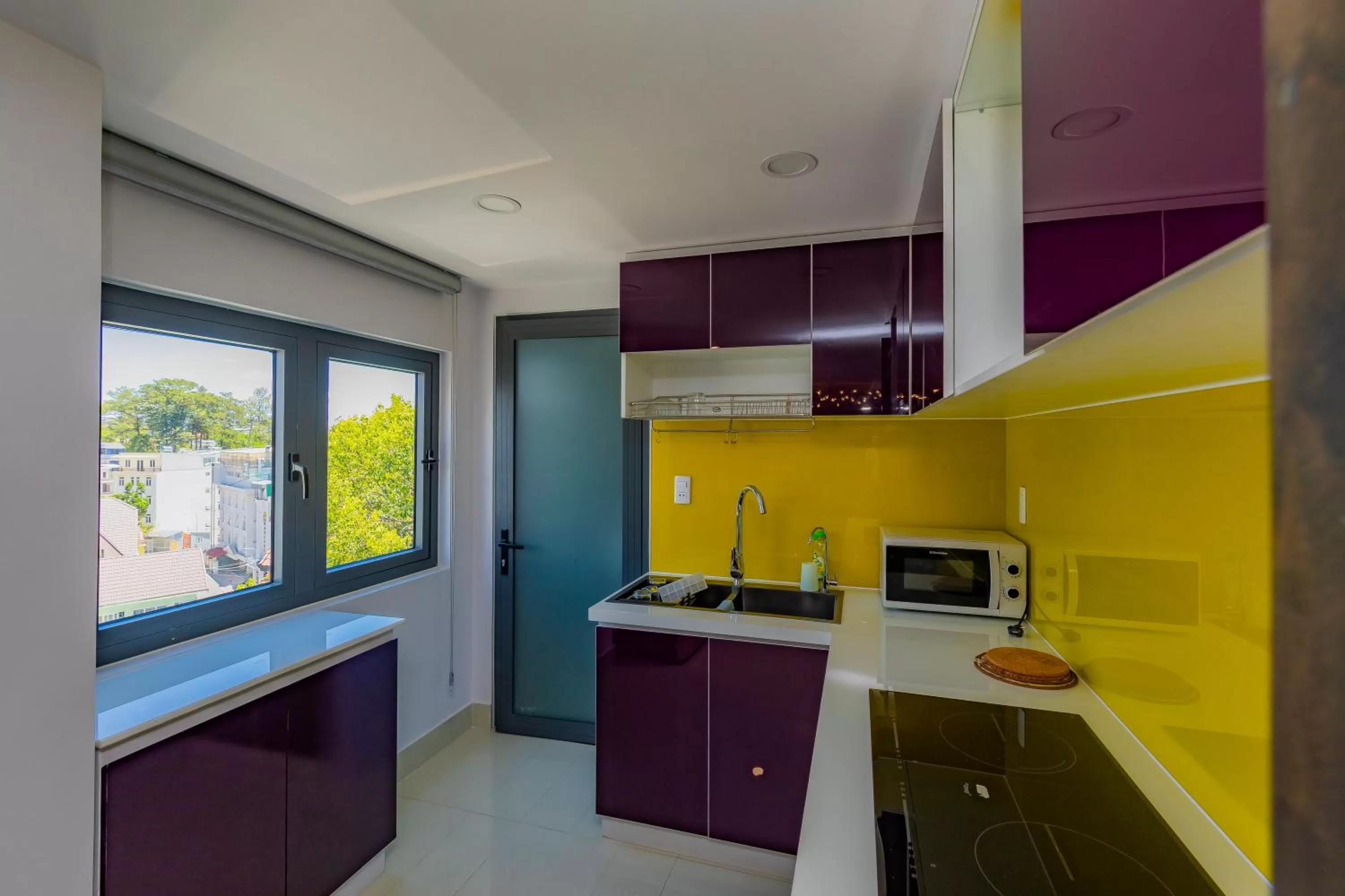 Kitchen or kitchenette, Kitchen/Kitchenette in Khanh Uyen 3 Hotel