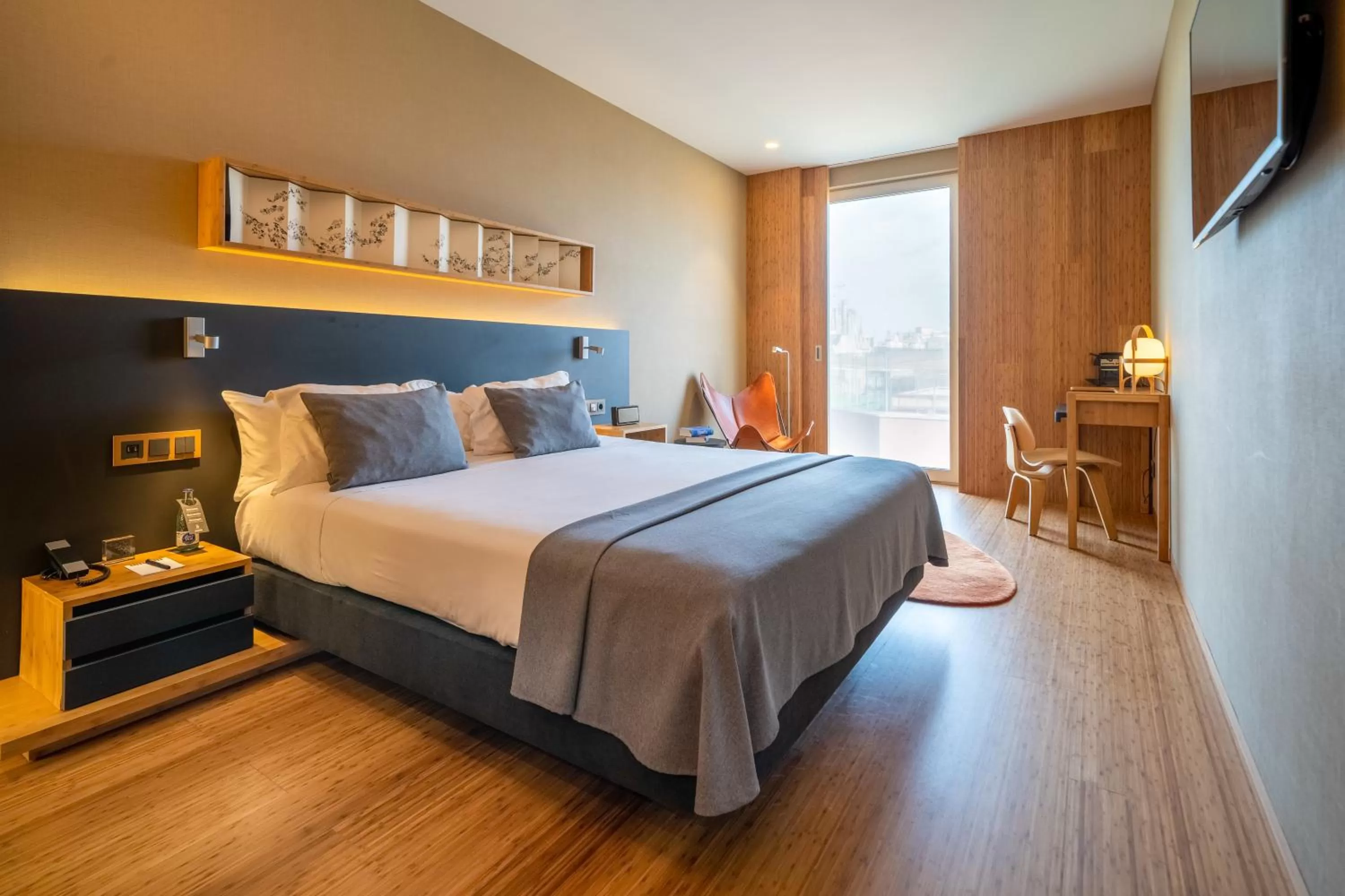 Photo of the whole room, Bed in Ocean Drive Barcelona