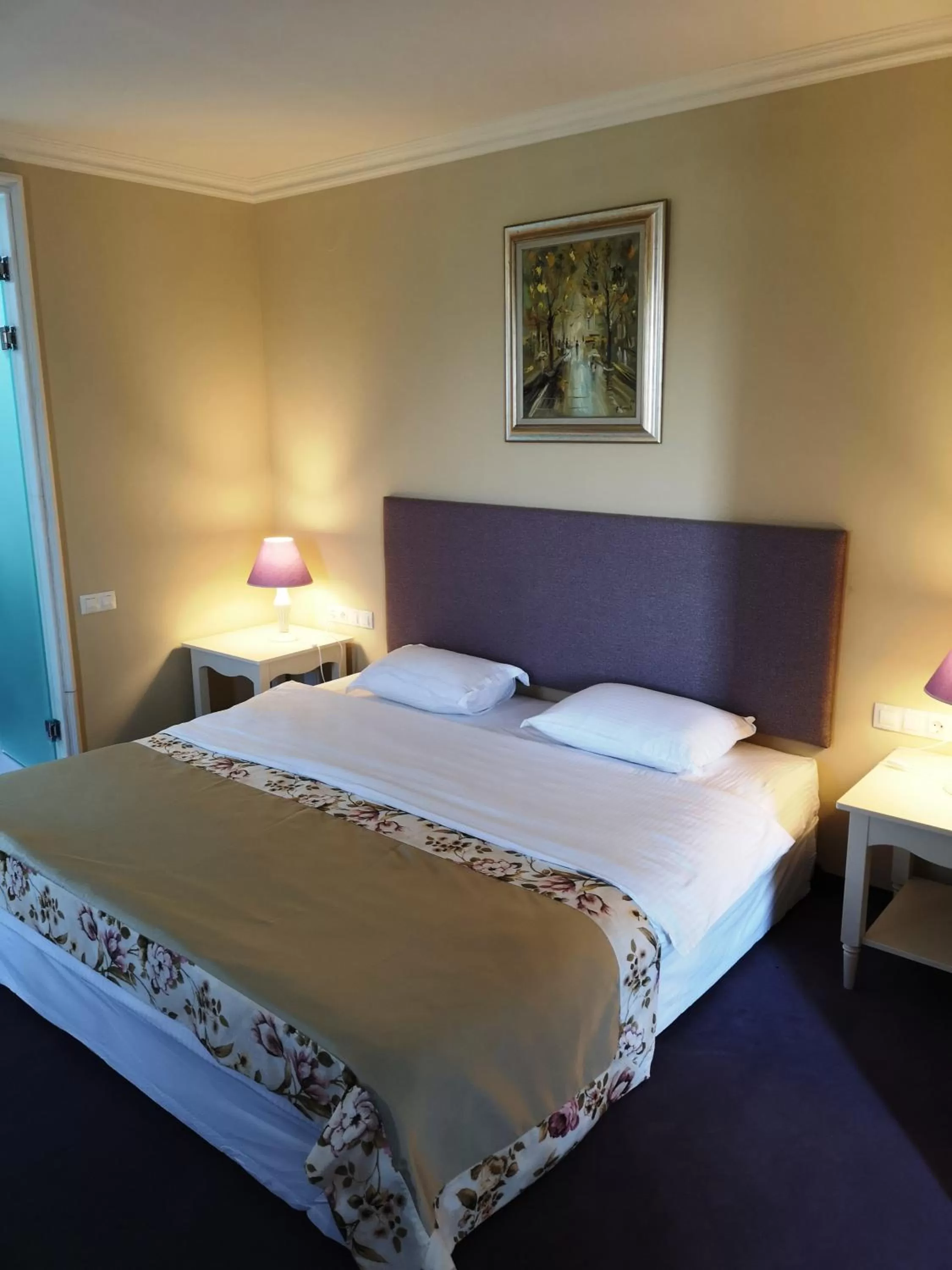 Shower, Bed in Parish Hotel