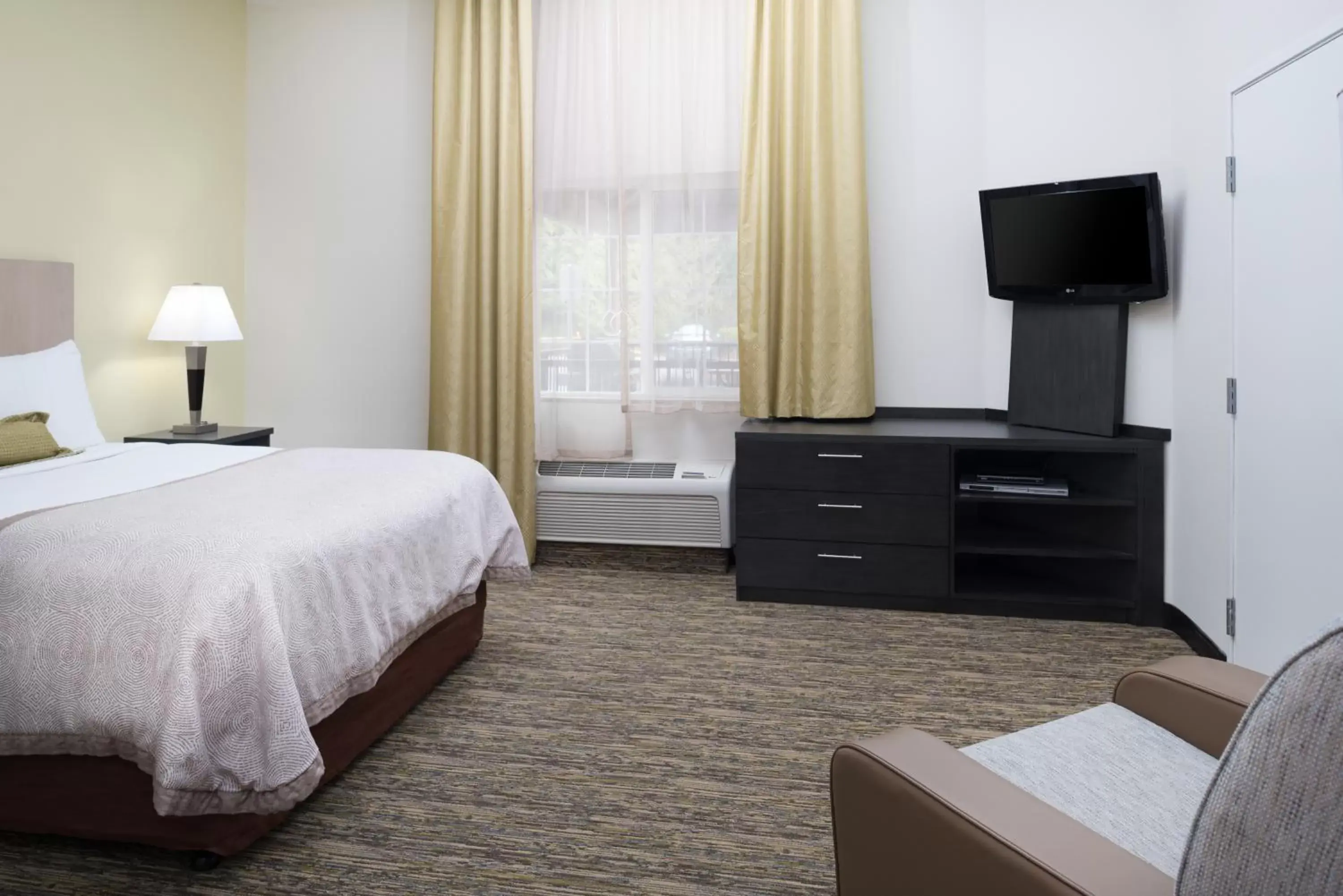 Queen Room - Hearing Accessible - Non-Smoking in Candlewood Suites Olympia - Lacey by IHG Queen Room - Hearing Accessible - Non-Smoking in Candlewood Suites Olympia - Lacey by IHG