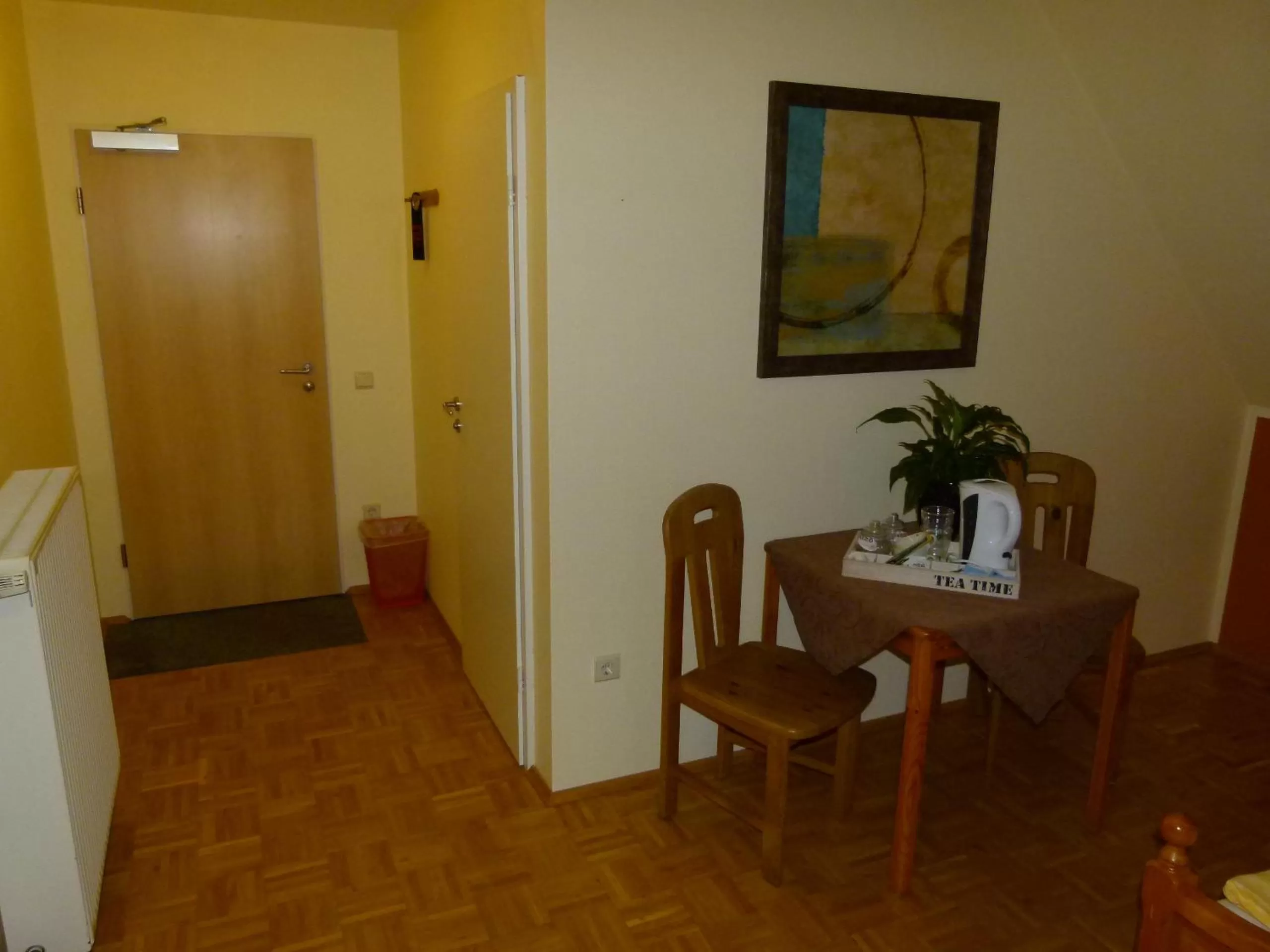 Coffee/tea facilities in Gästehaus Grunewald Bed & Breakfast