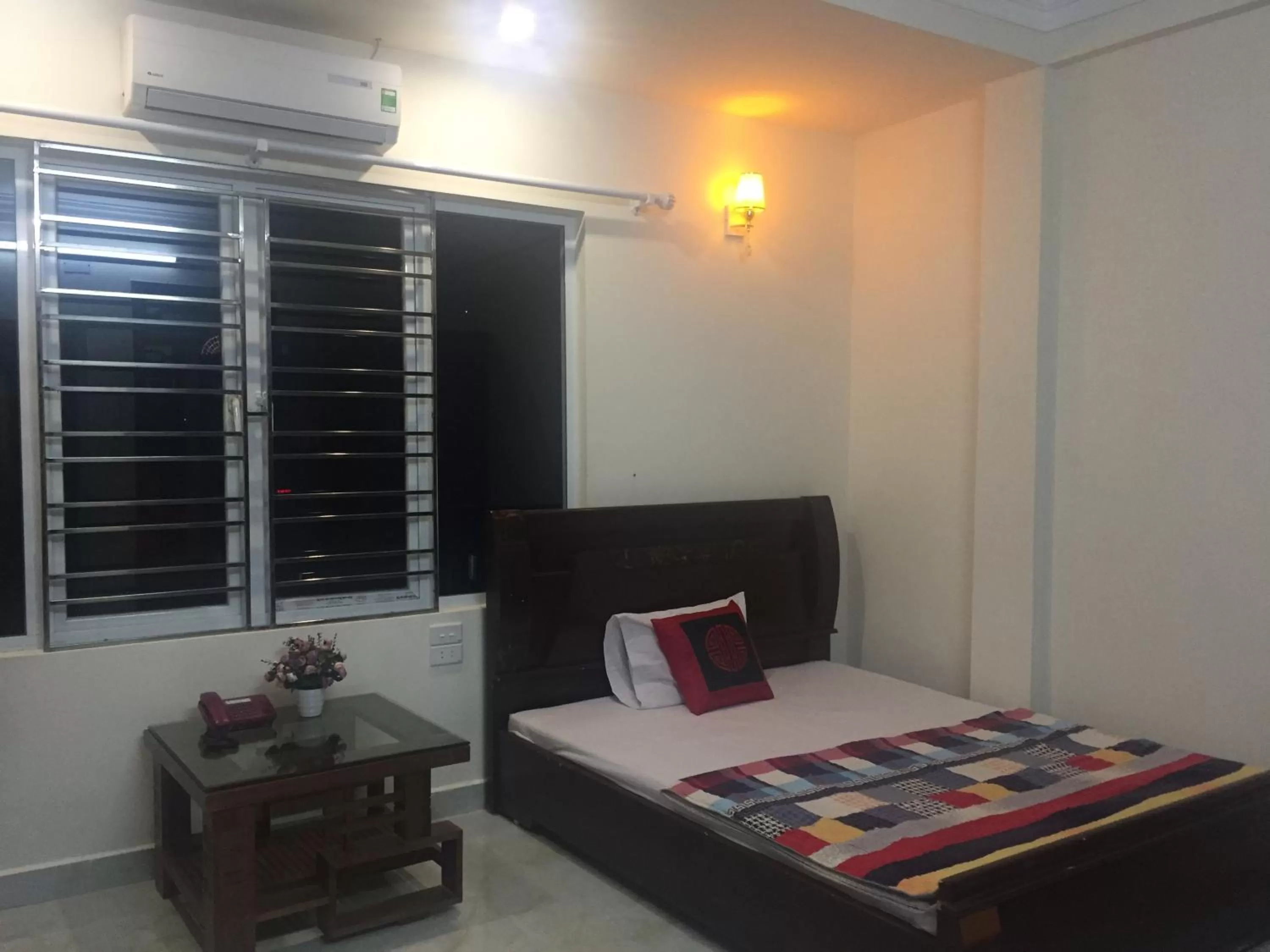 Night, Bed in Viet Nhat Halong Hotel - Bai Chay