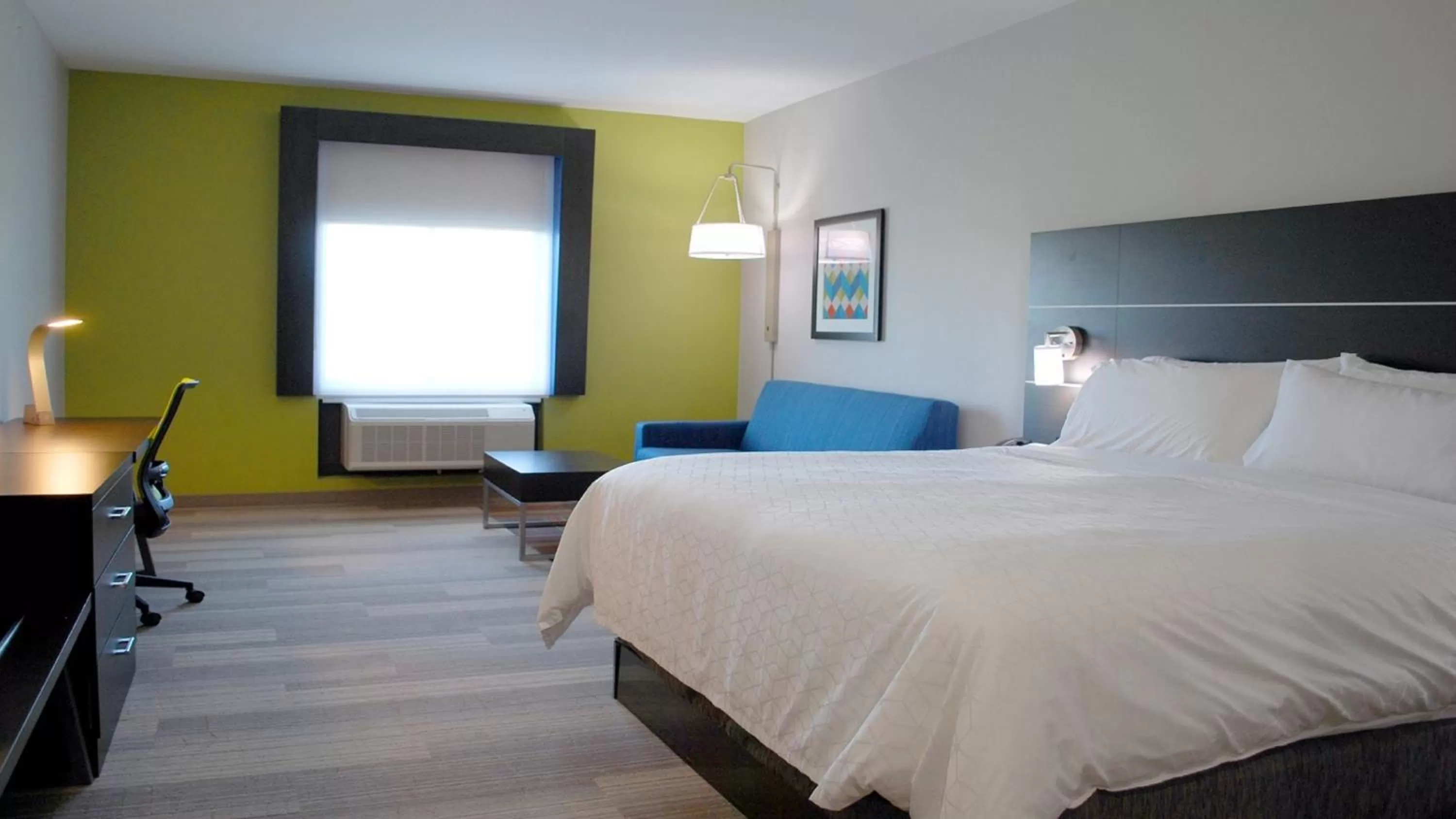 Photo of the whole room, Bed in Holiday Inn Express & Suites White Hall by IHG