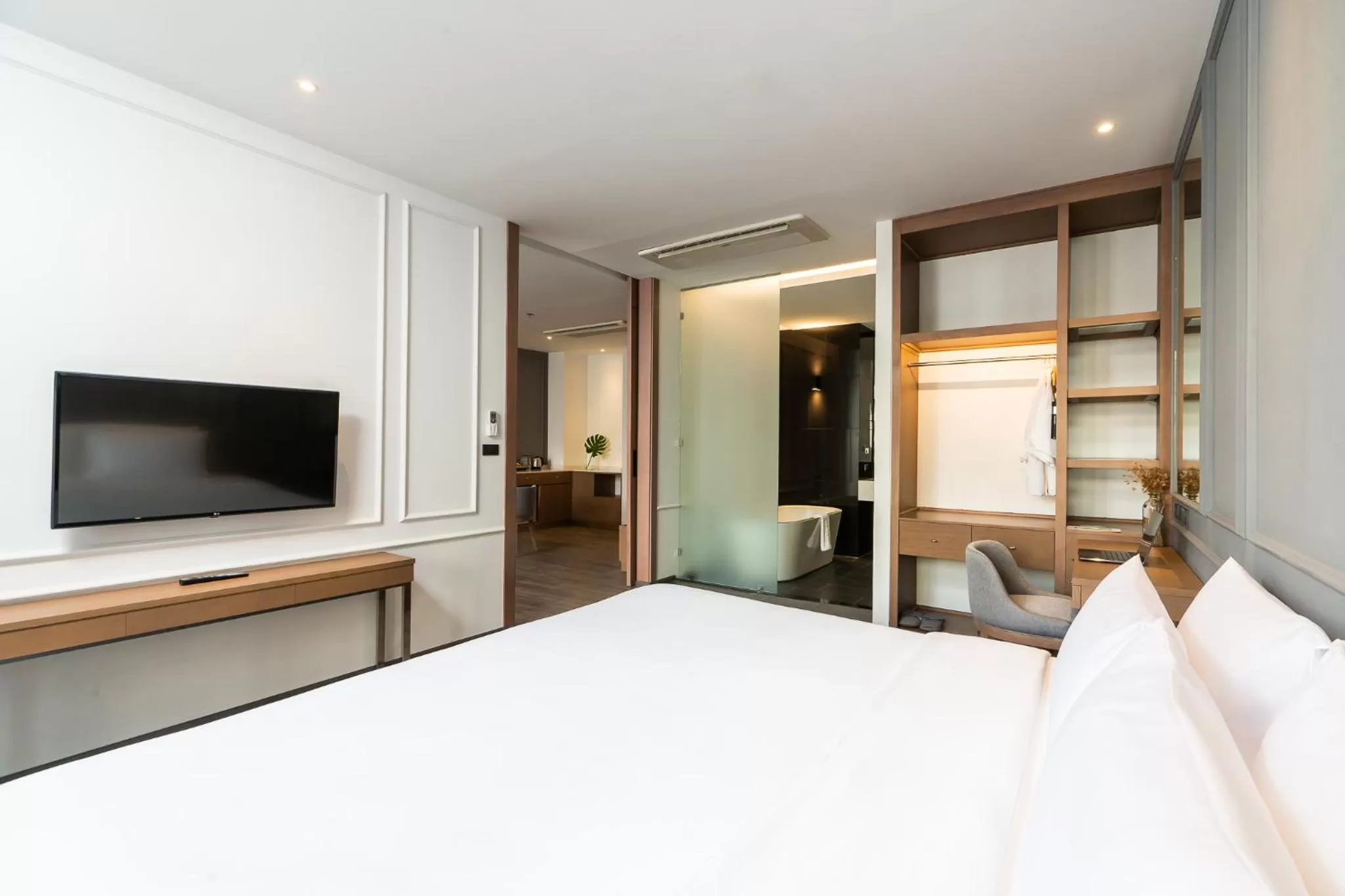 Bedroom, Bed in One Patio Hotel Pattaya - SHA Extra Plus