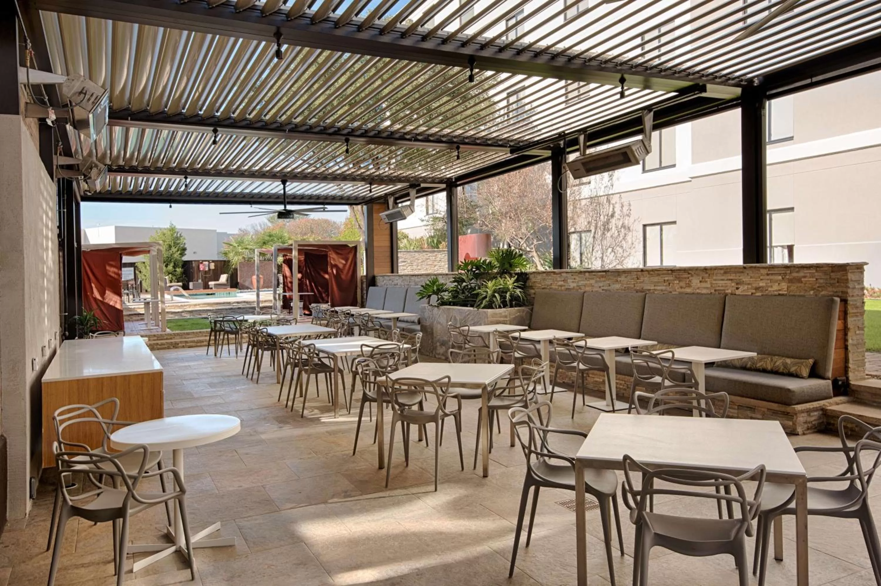 Patio in Hilton Garden Inn Las Colinas
