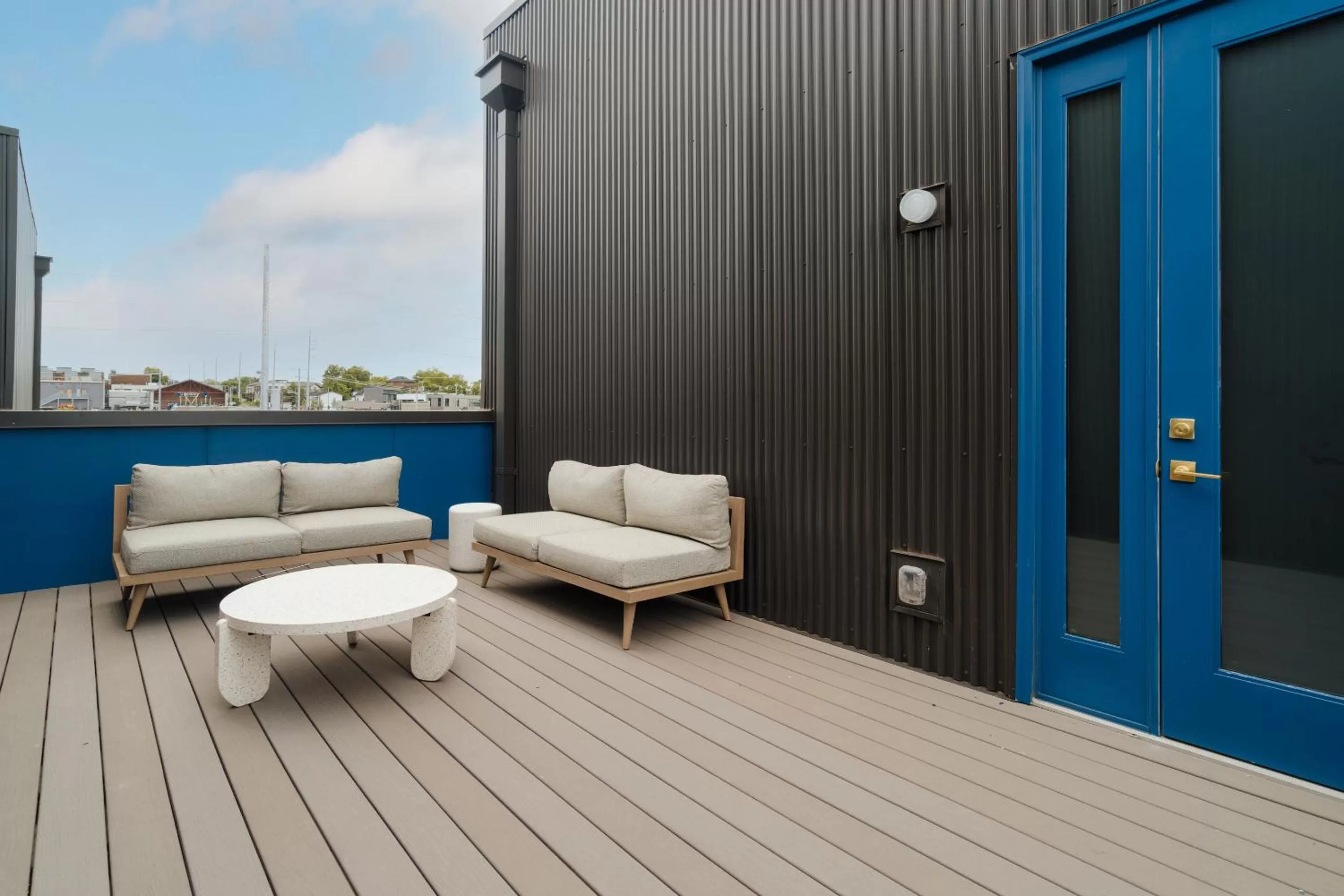 Living room, Bathroom in Sonder The Hideaway