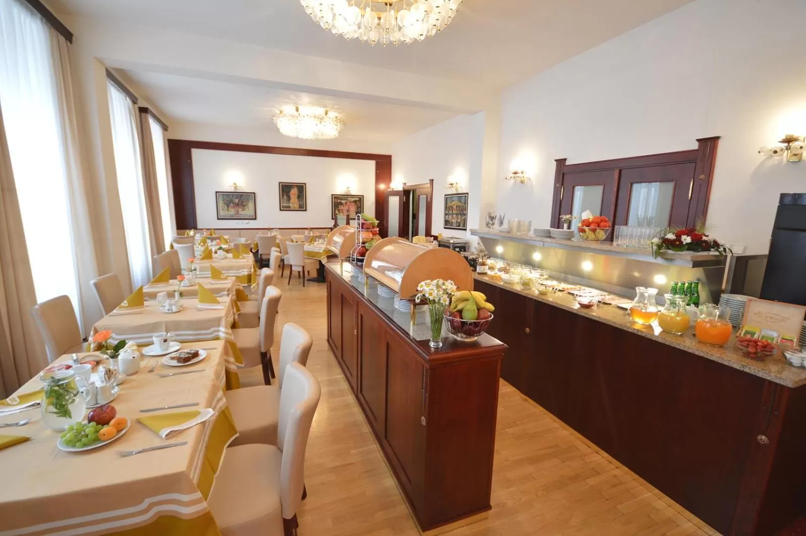 Buffet breakfast in Grandhotel Garni