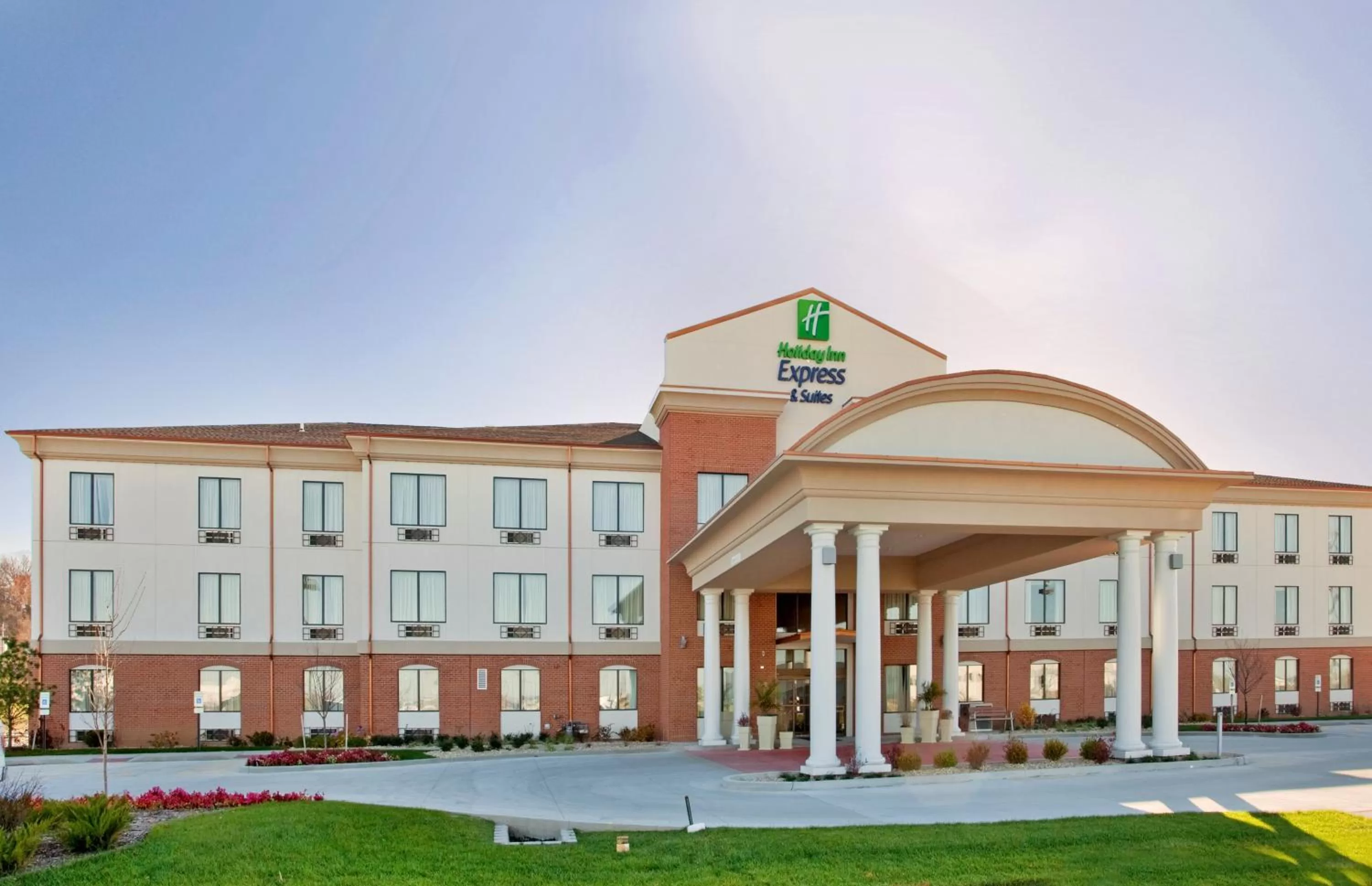 Property building in Holiday Inn Express Hotel & Suites St. Charles by IHG