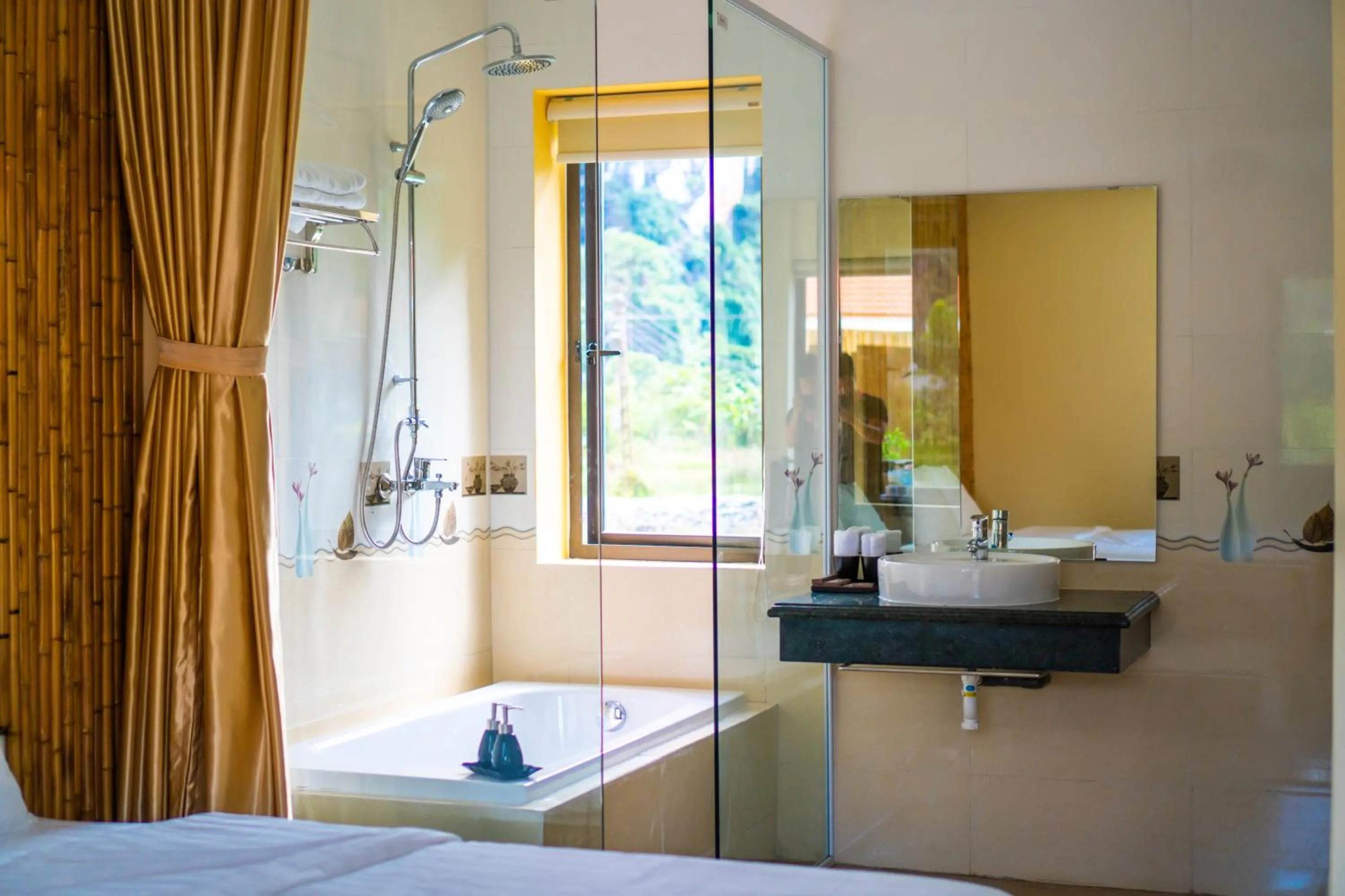 Bathroom, Bed in Trang An Retreat