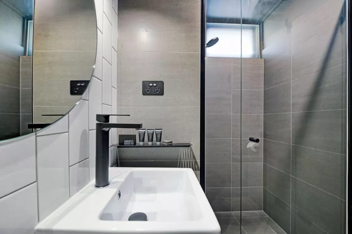 Bathroom in CBD Motor Inn