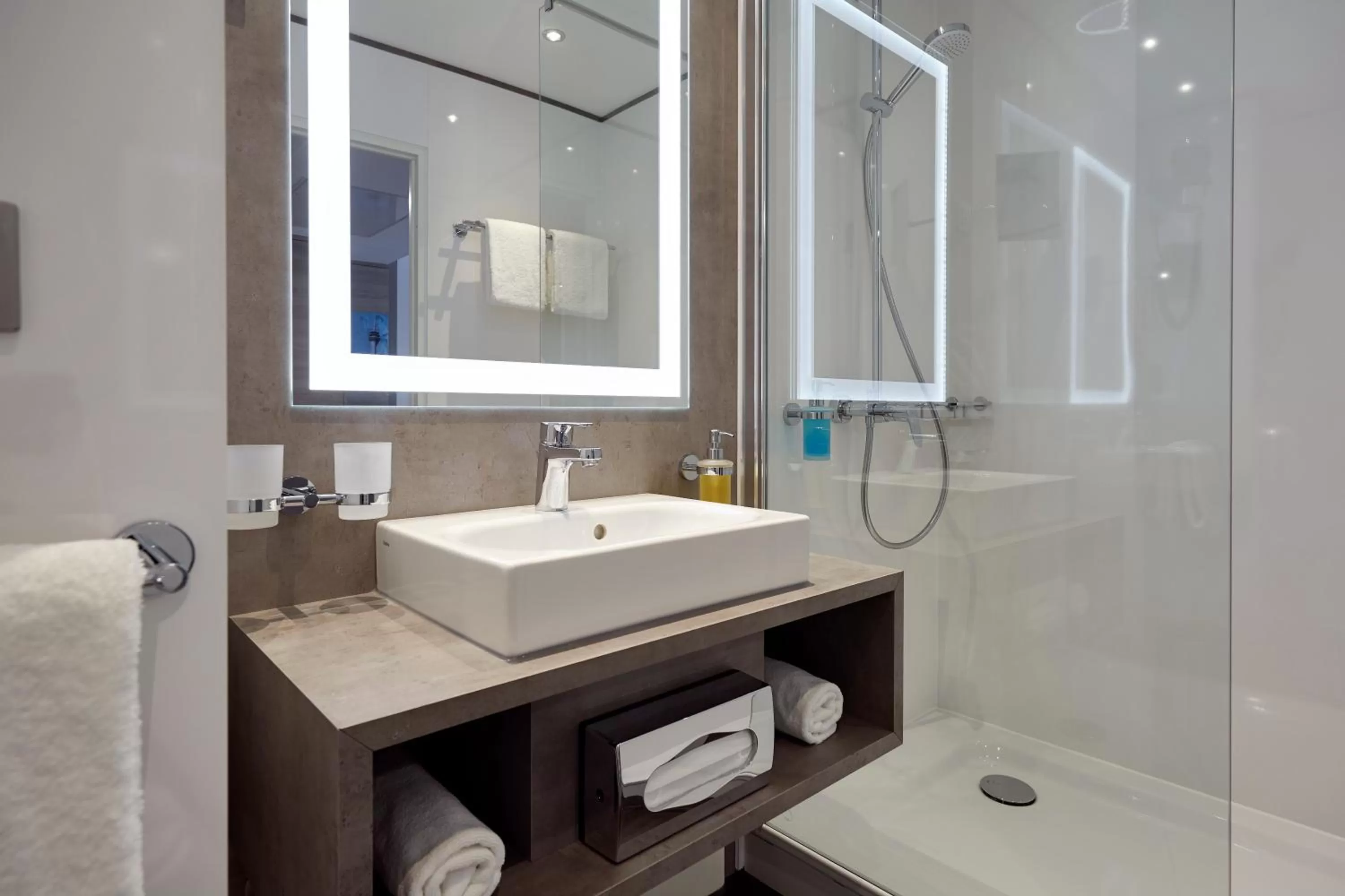 Bathroom in Lindner Hotel Dusseldorf Airport, part of JdV by Hyatt